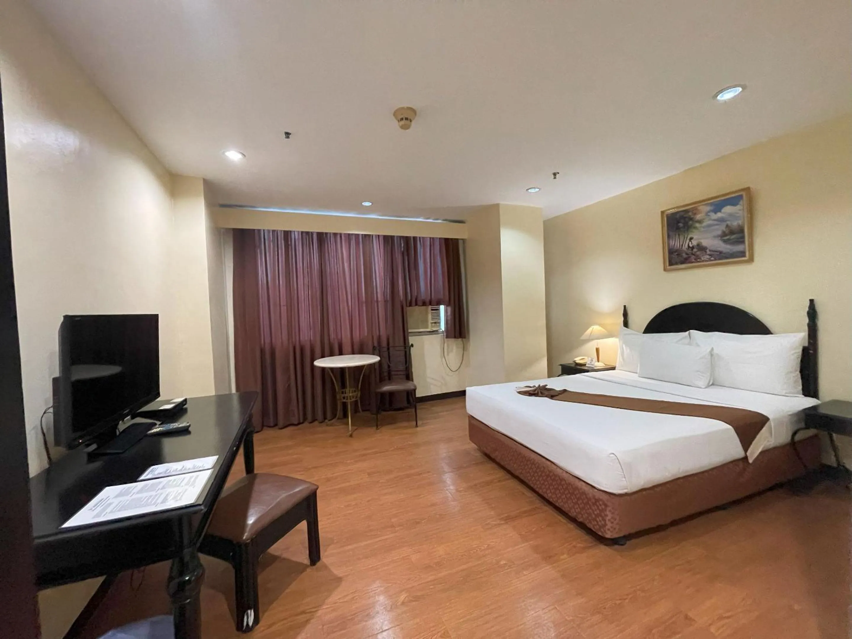 Bed in Golden Peak Hotel & Suites powered by Cocotel