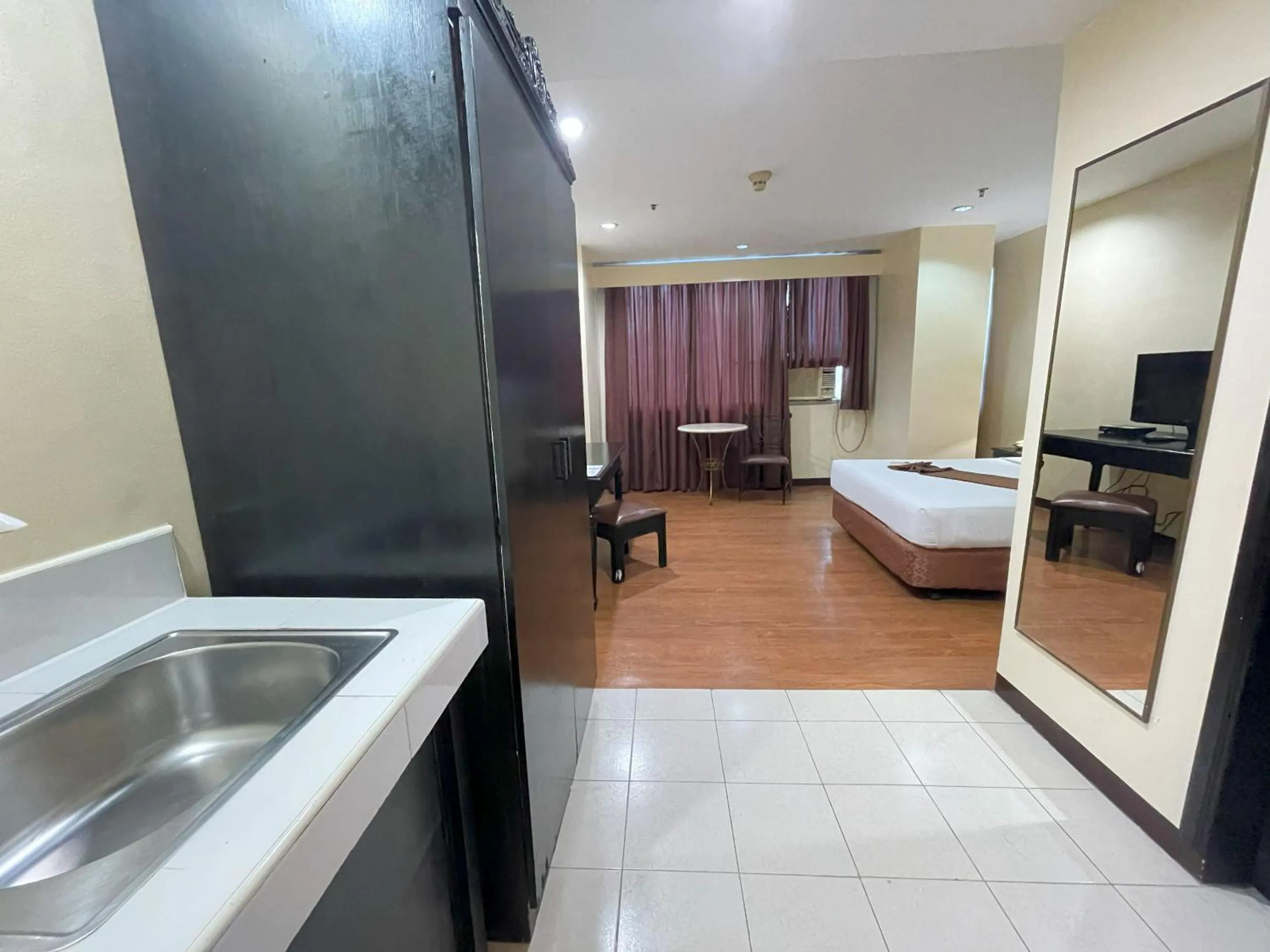 Bed in Golden Peak Hotel & Suites powered by Cocotel