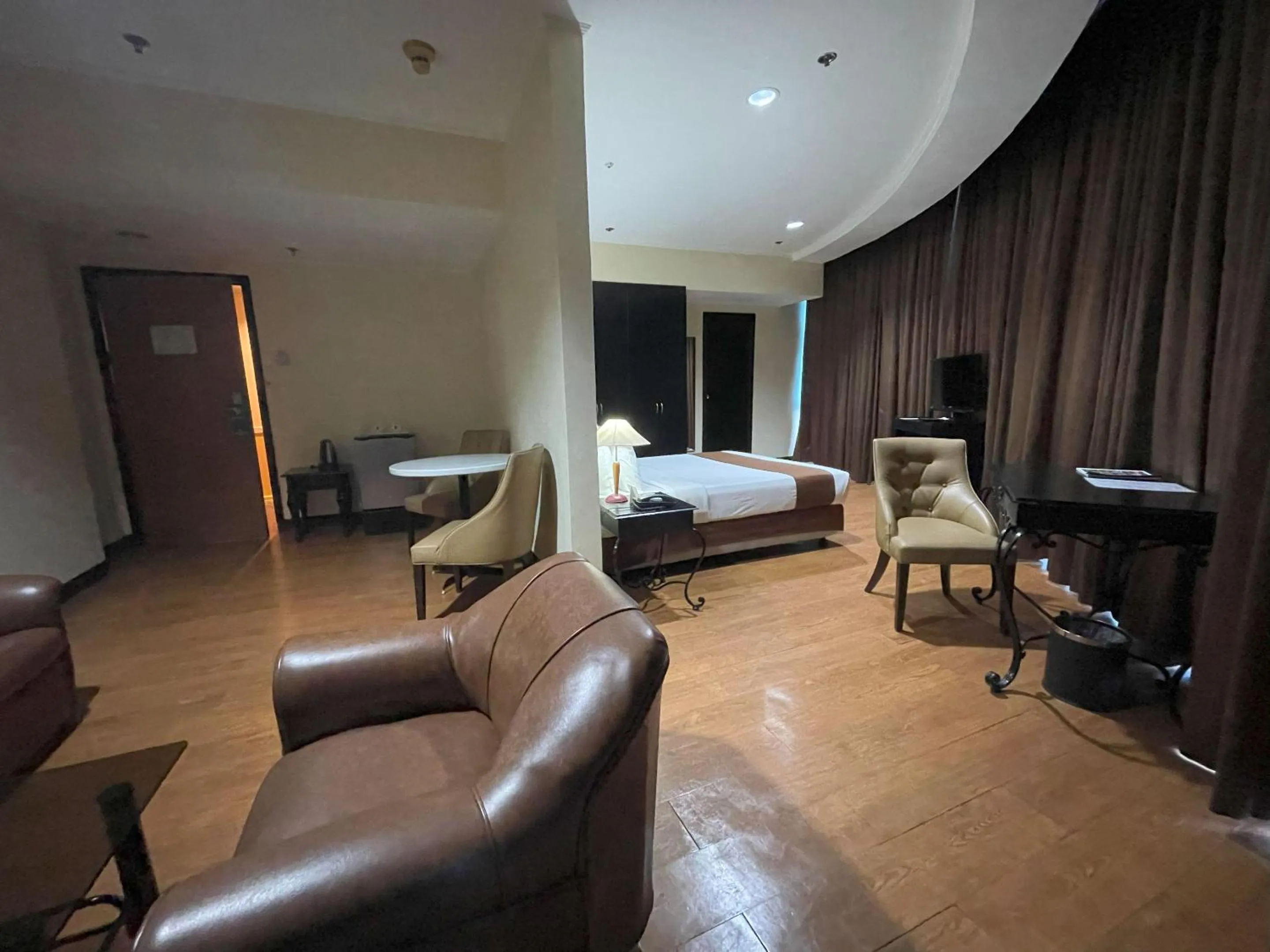 Bed in Golden Peak Hotel & Suites powered by Cocotel