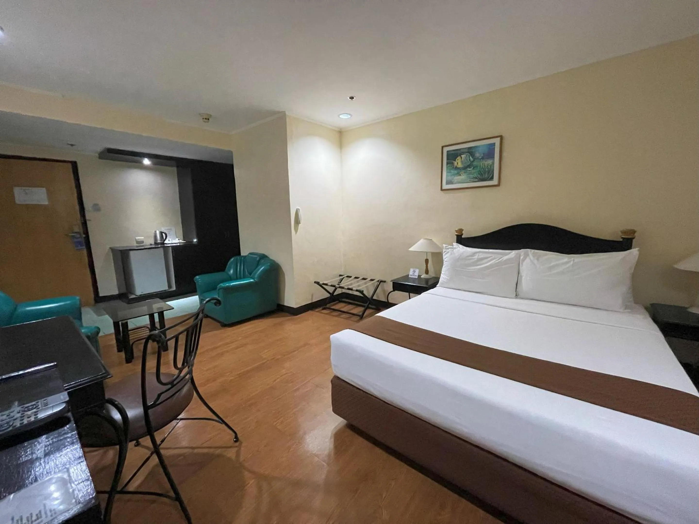 Bed in Golden Peak Hotel & Suites powered by Cocotel