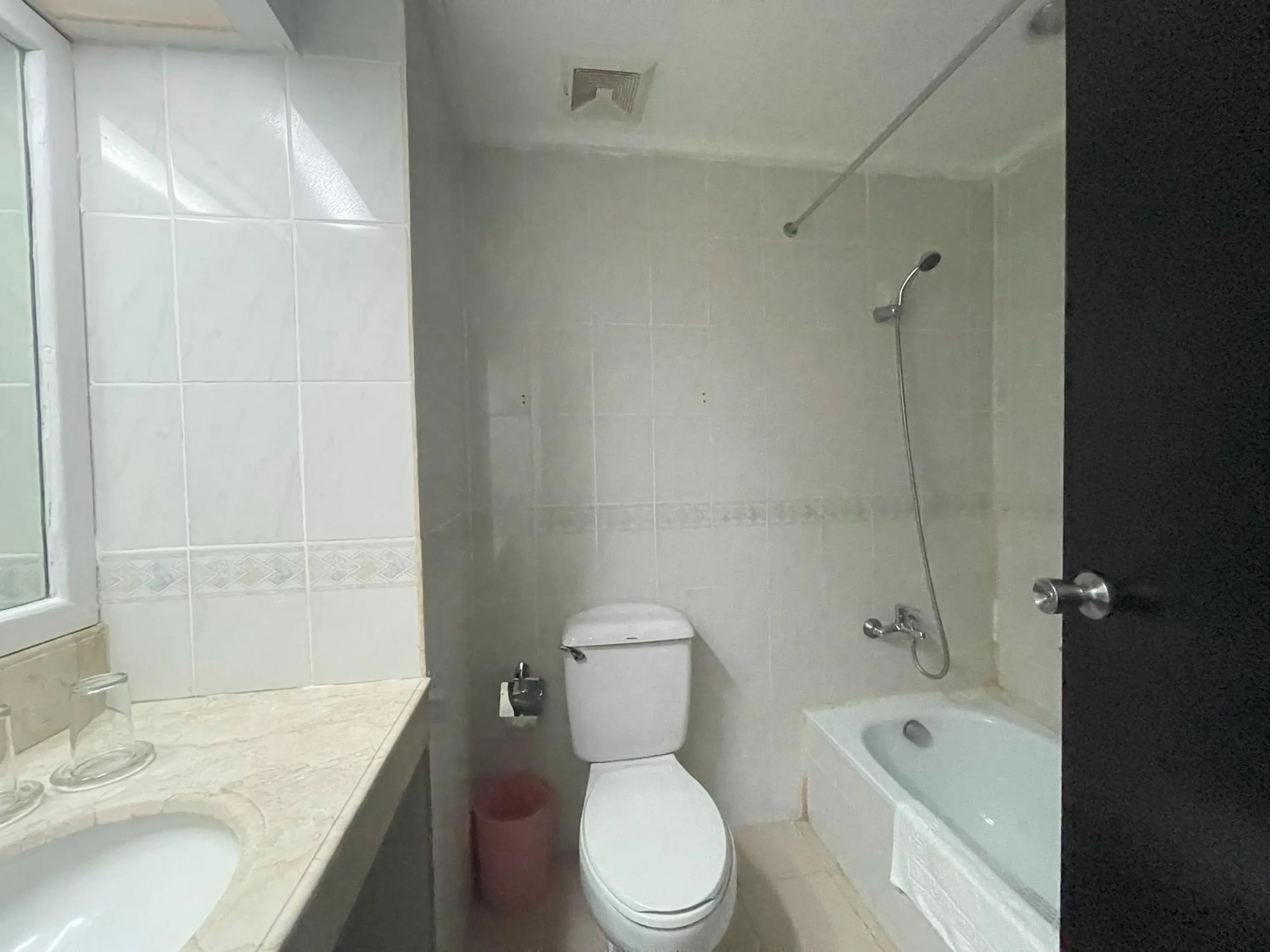 Golden Peak Hotel & Suites powered by Cocotel