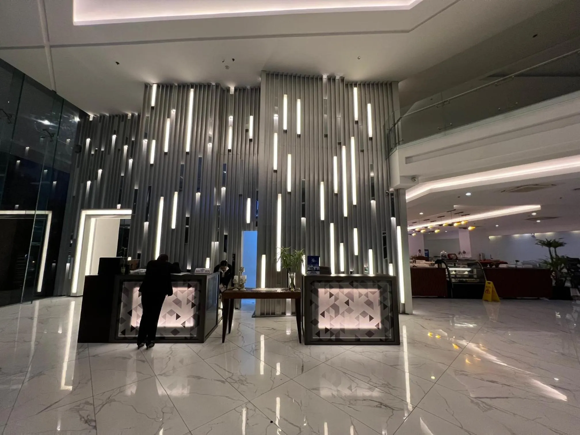 Lobby or reception in Golden Peak Hotel & Suites powered by Cocotel