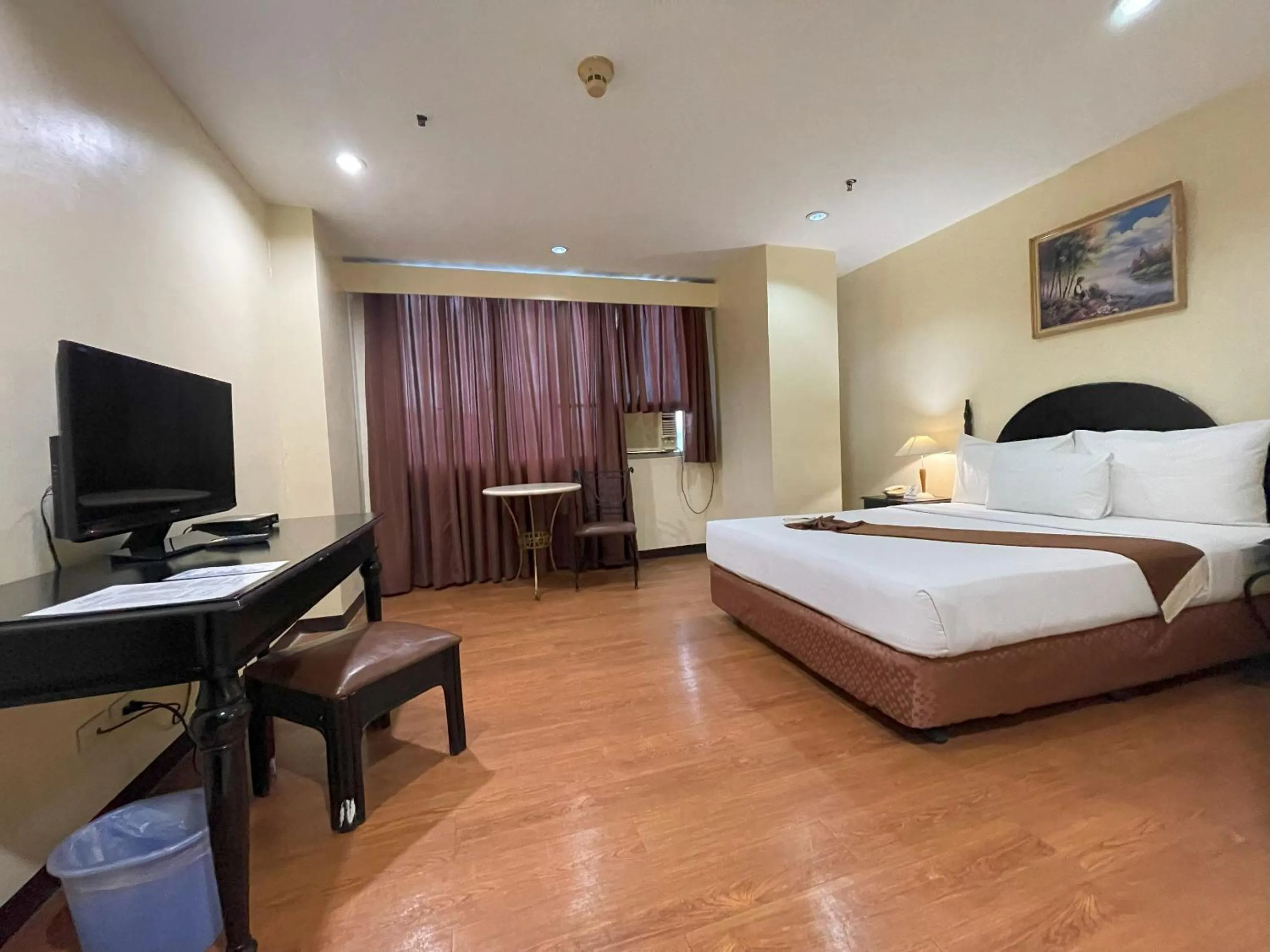 Bed in Golden Peak Hotel & Suites powered by Cocotel