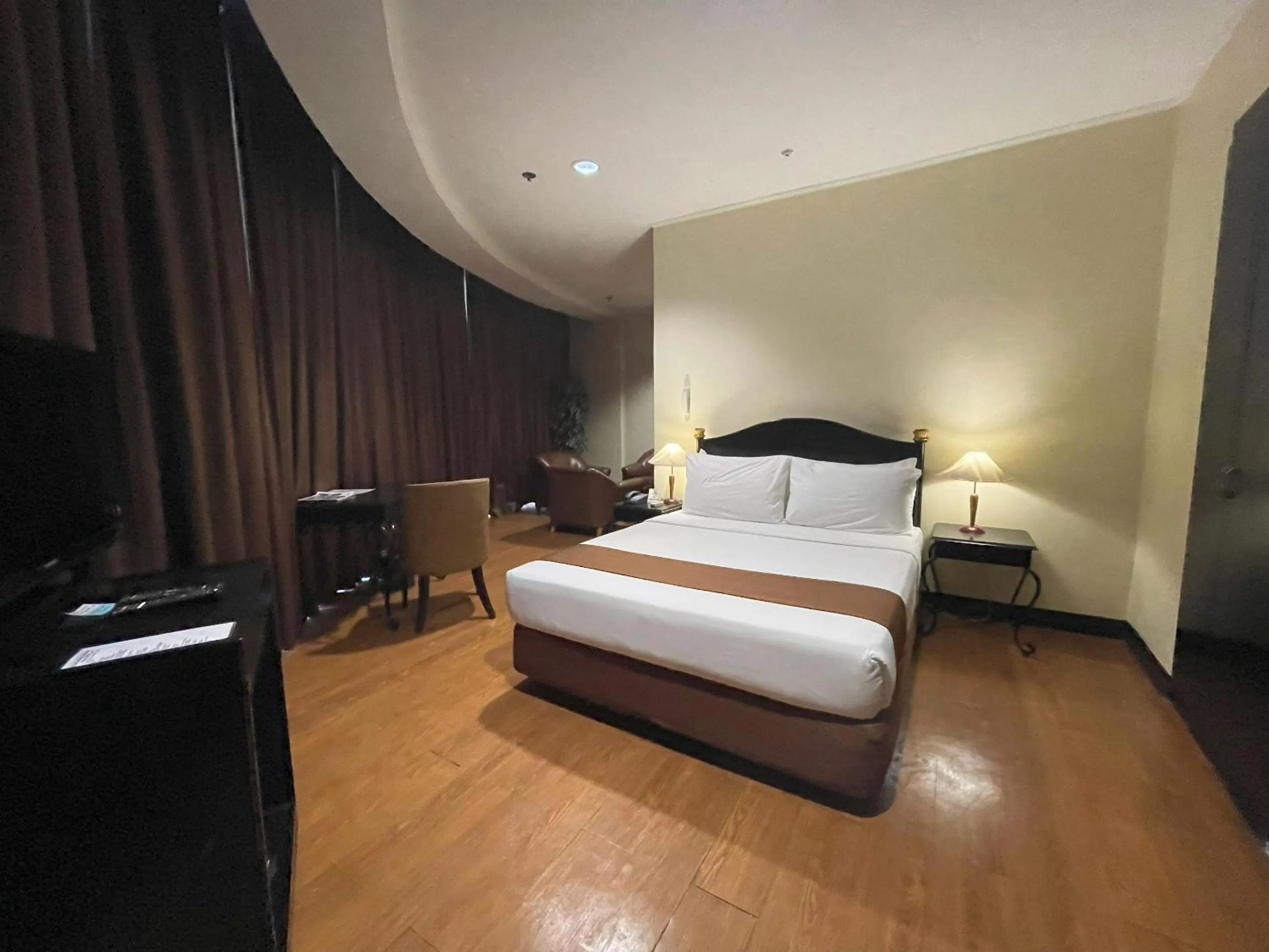 Bed in Golden Peak Hotel & Suites powered by Cocotel