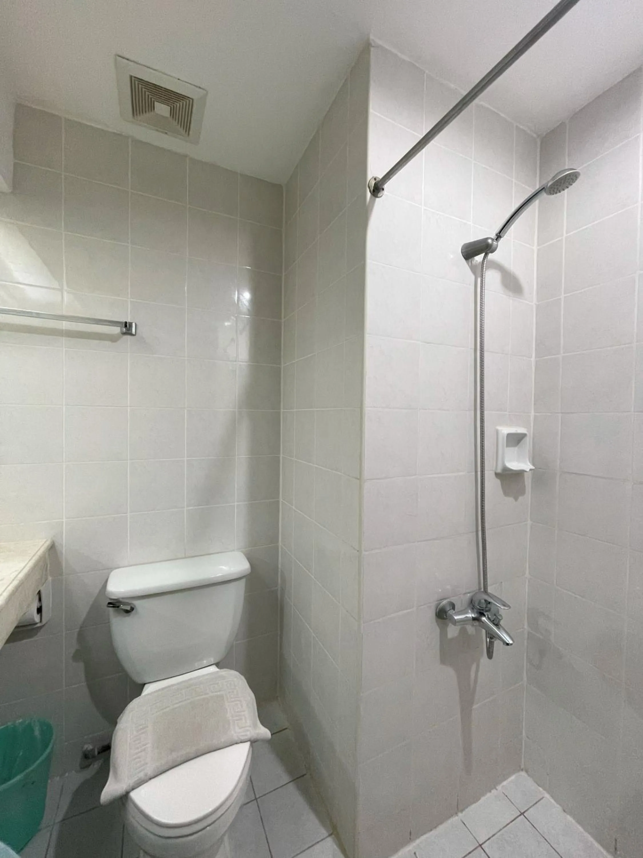 Golden Peak Hotel & Suites powered by Cocotel