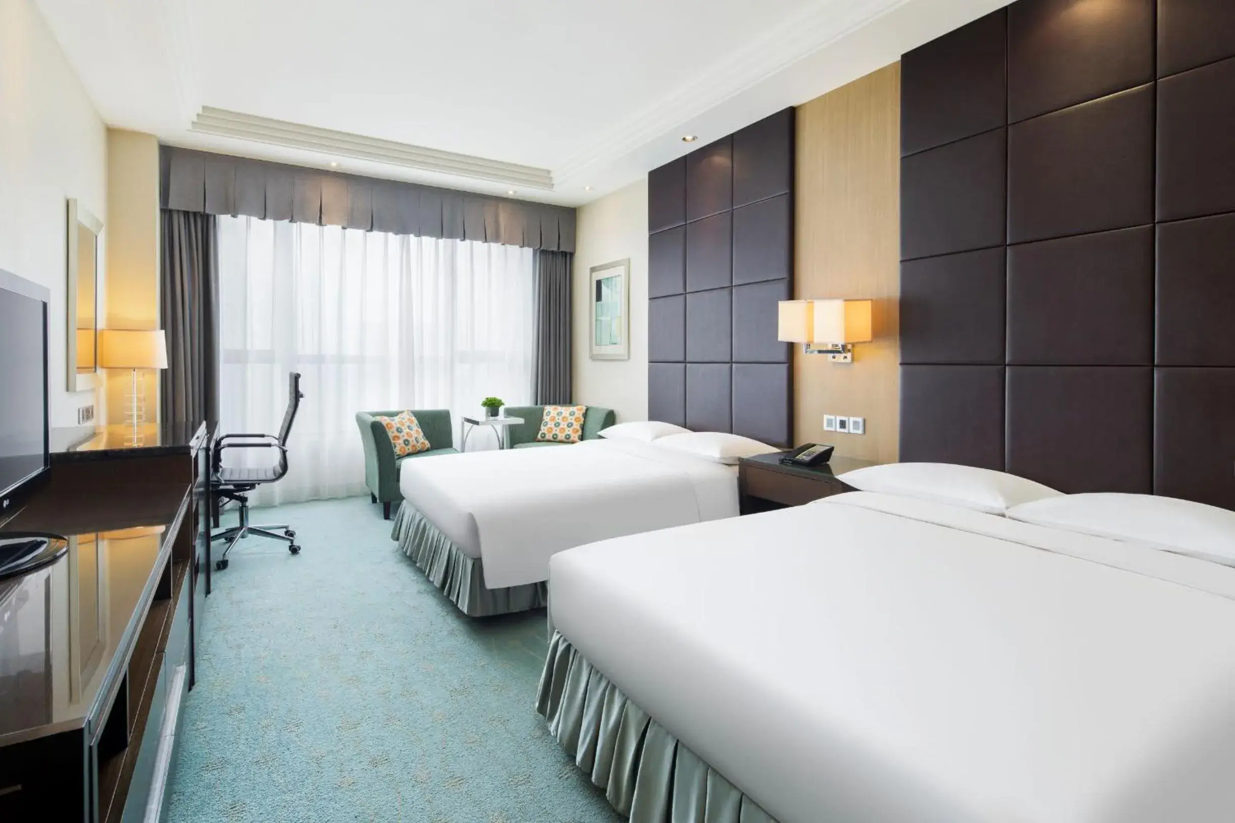 Executive Twin Room with Lounge Access in Courtyard by Marriott Kunshan Executive Twin Room with Lounge Access in Courtyard by Marriott Kunshan