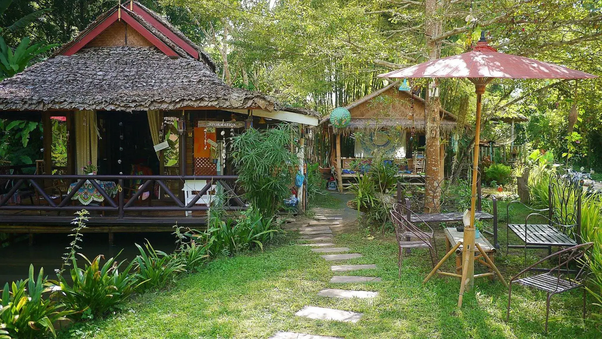 Facade/entrance in Pho Rak Nah Pai Facade/entrance in Pho Rak Nah Pai