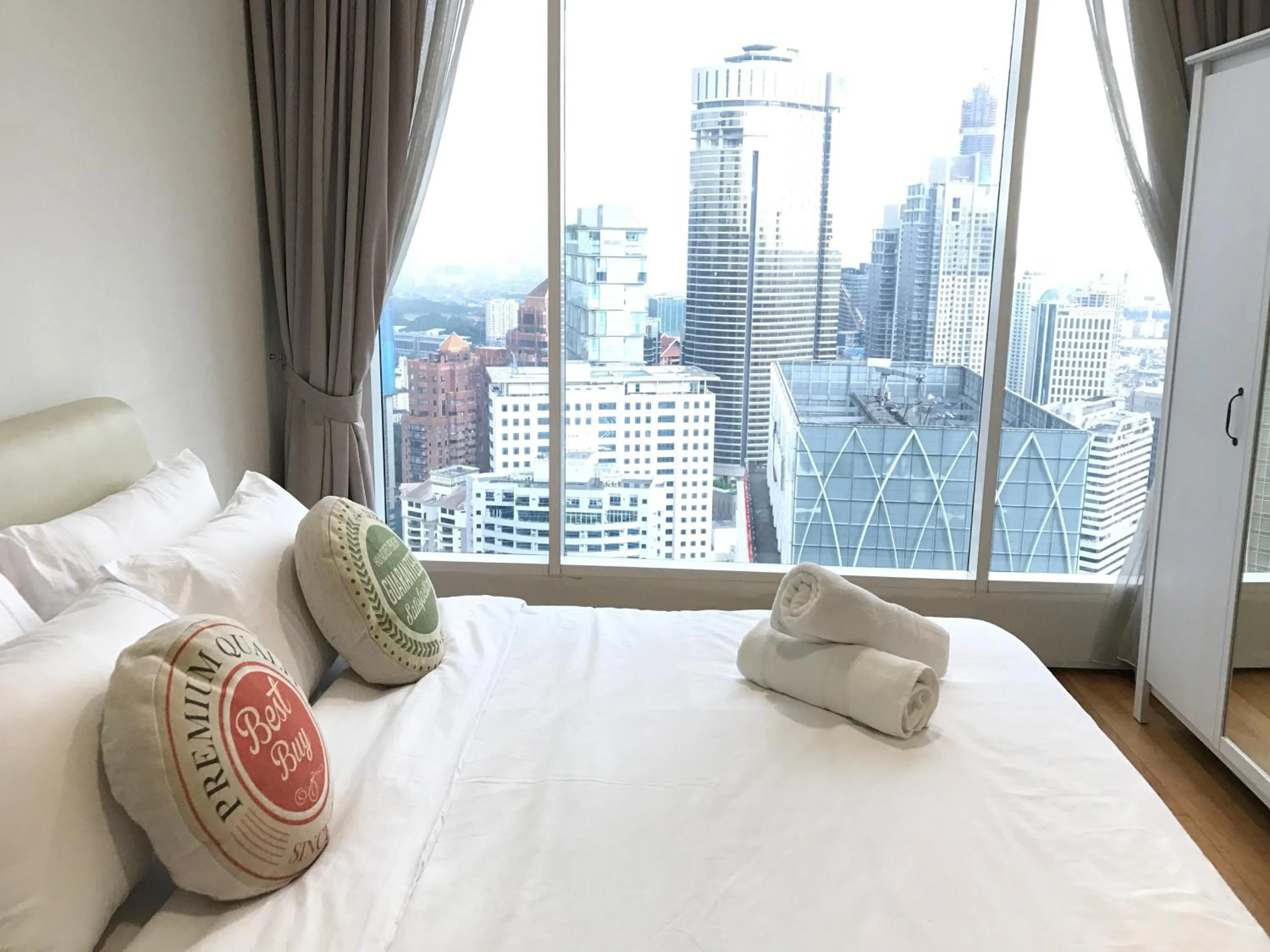 Bed in Soho Suites Klcc By Pnut