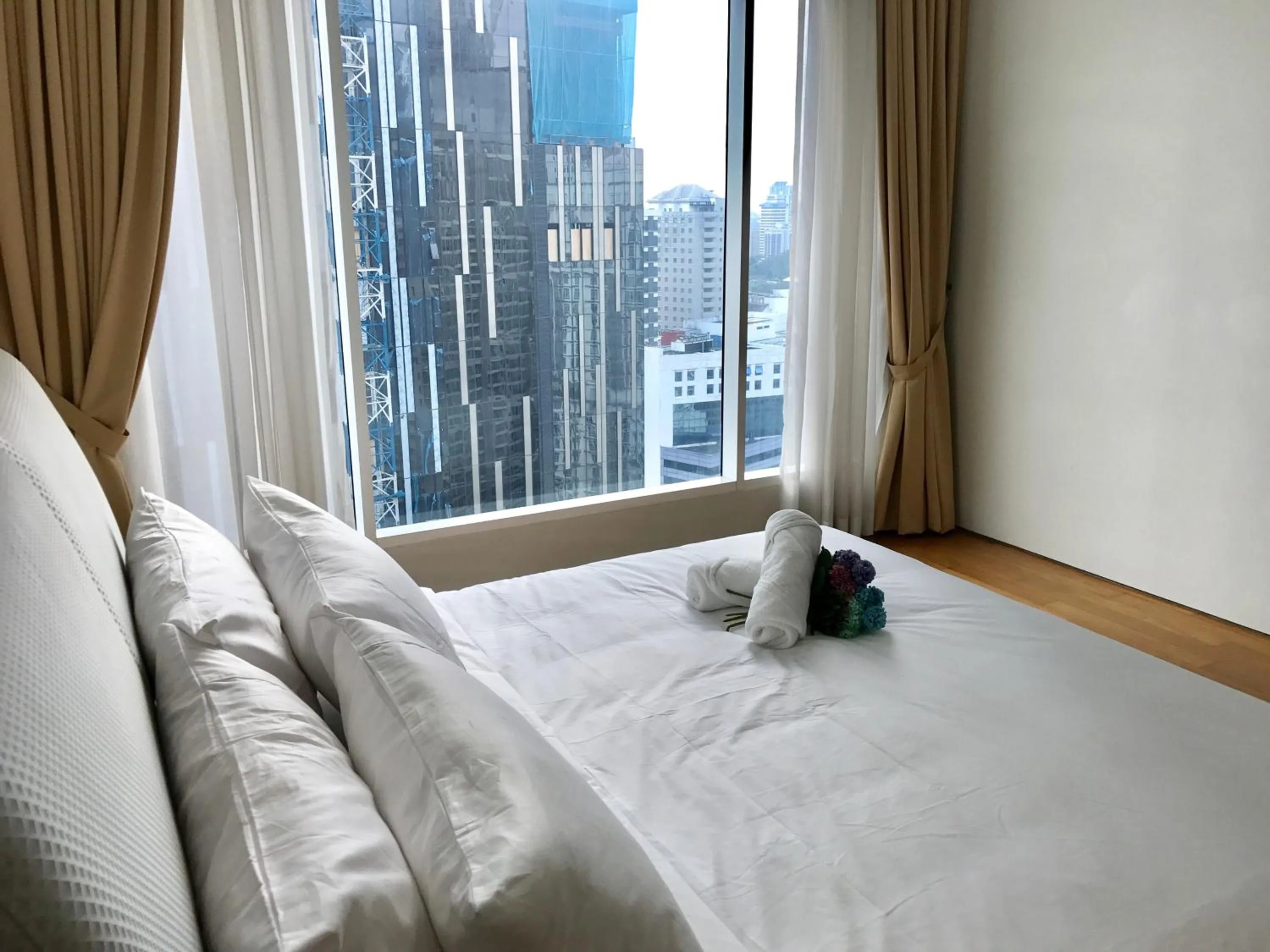 Bed in Soho Suites Klcc By Pnut