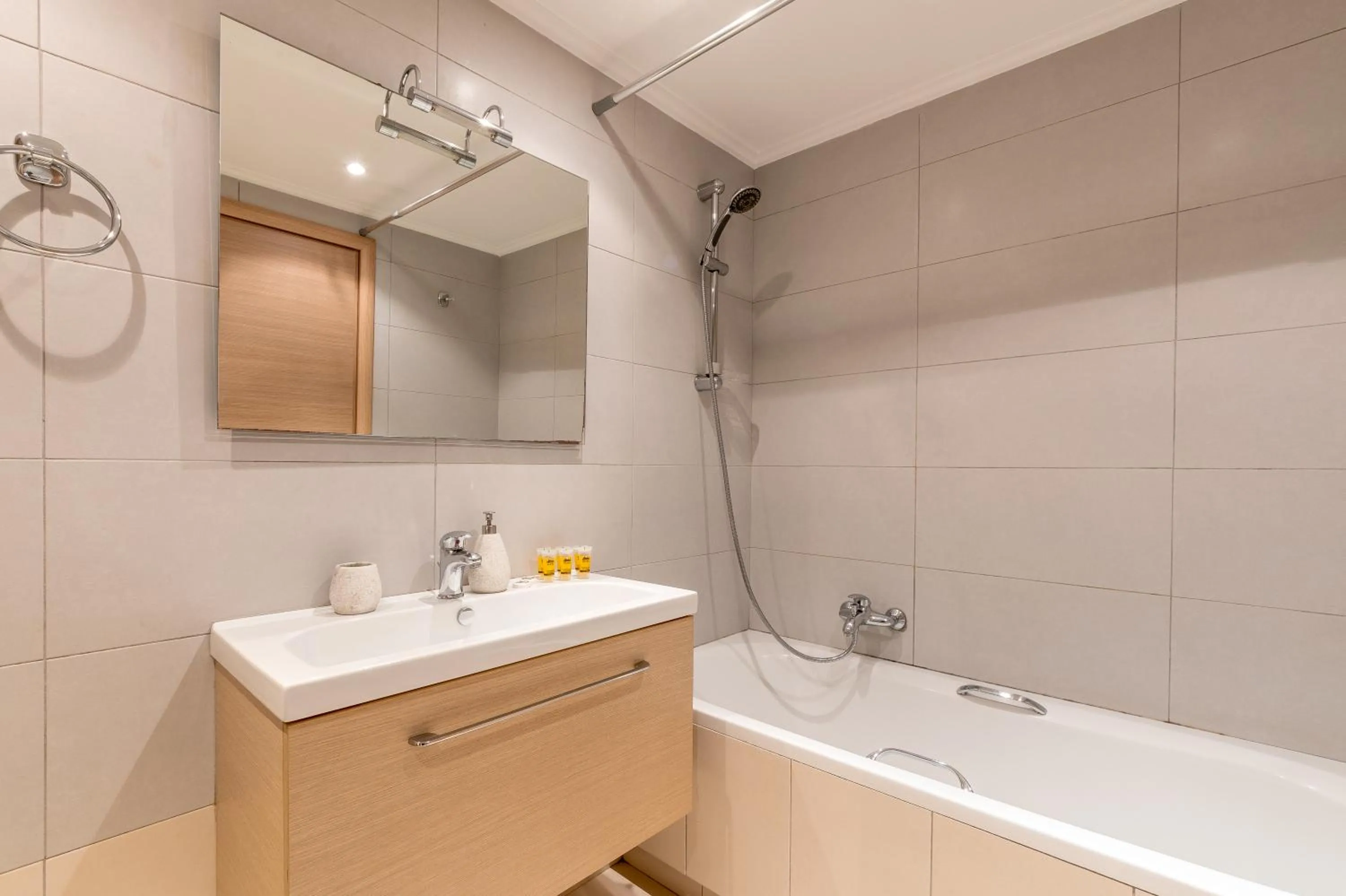 Shower in Patissia Apartment
