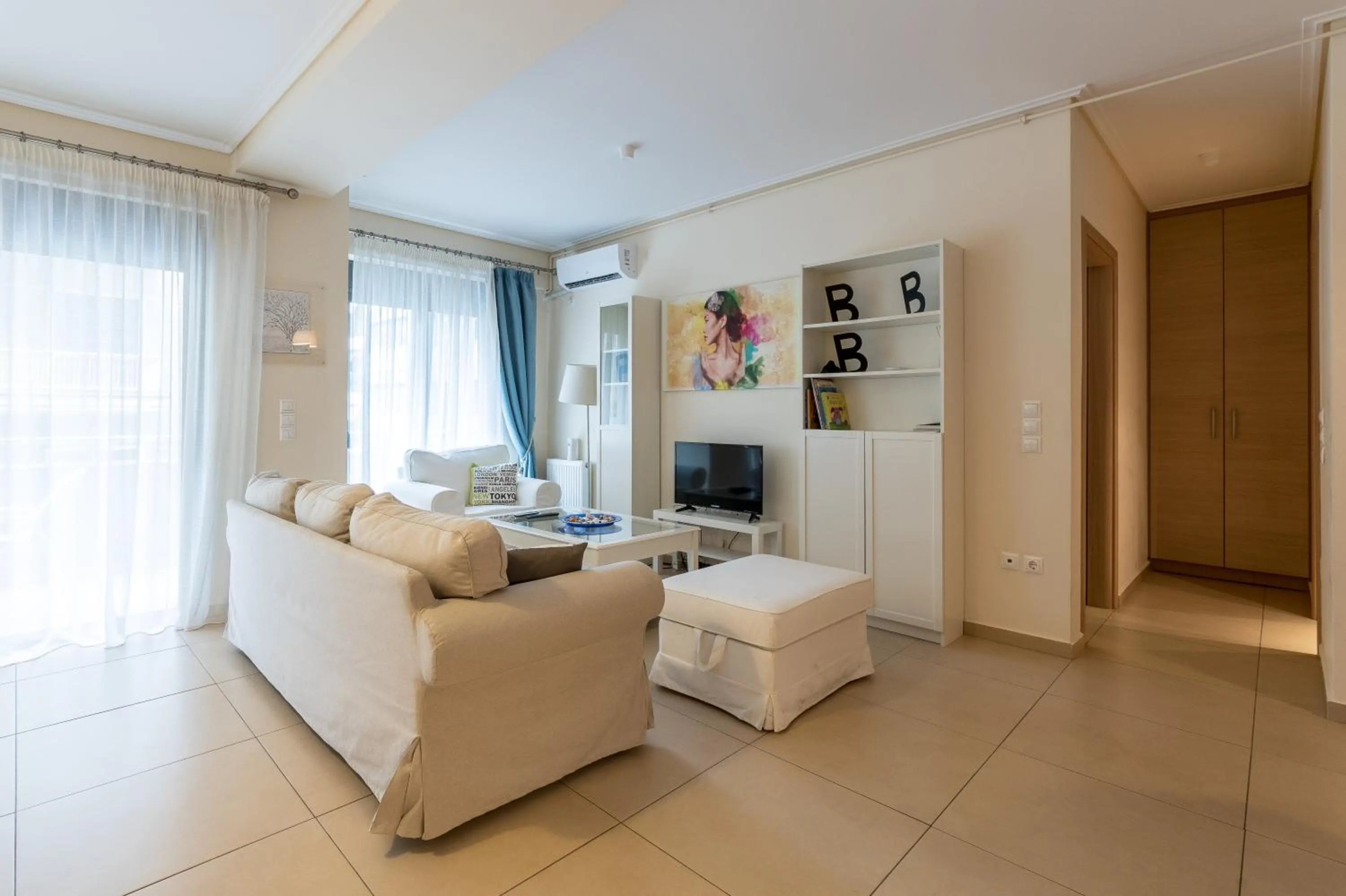 TV and multimedia in Patissia Apartment