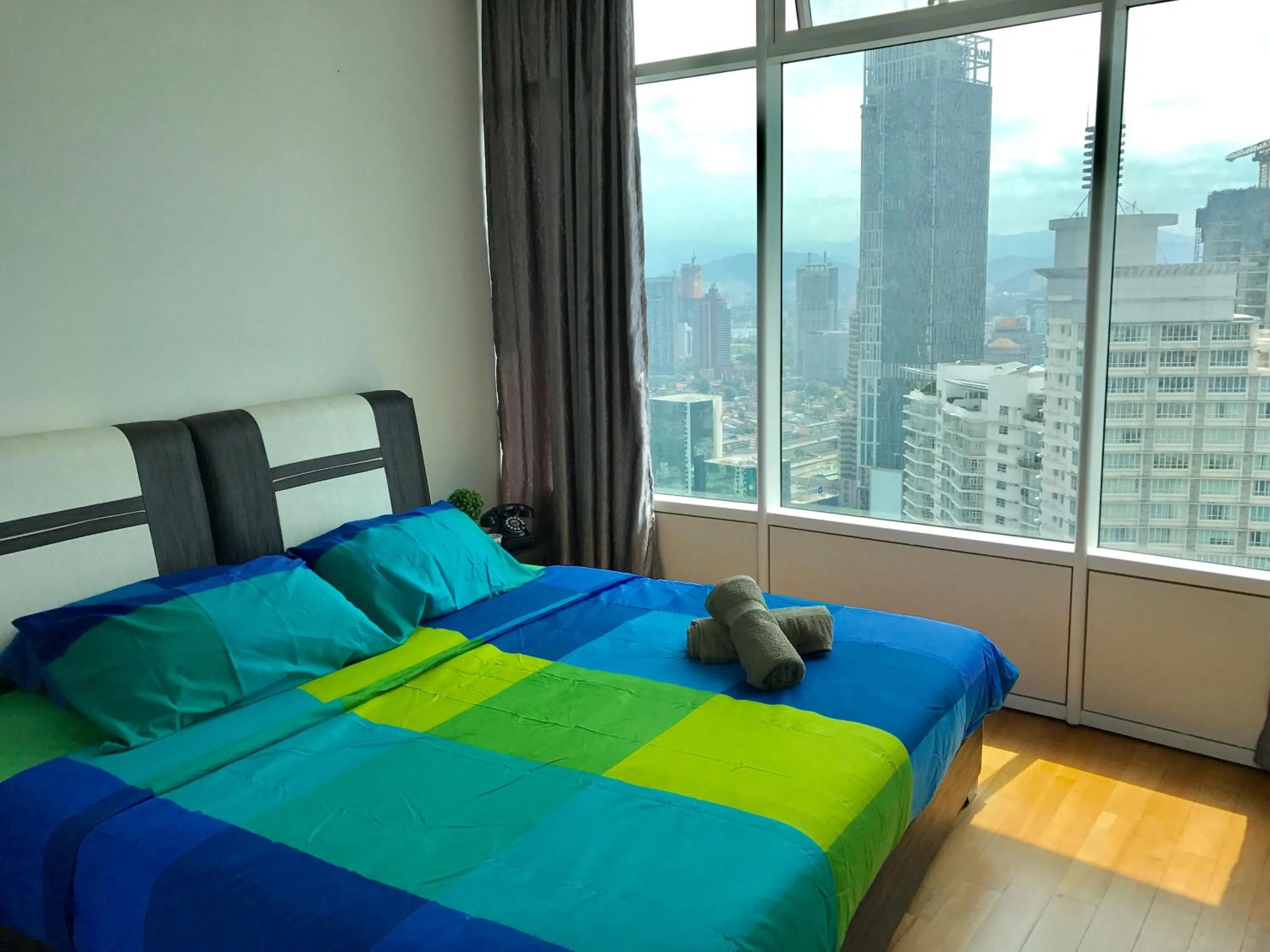 Bed in VORTEX SUITES KLCC by PNUT With NETFLIX