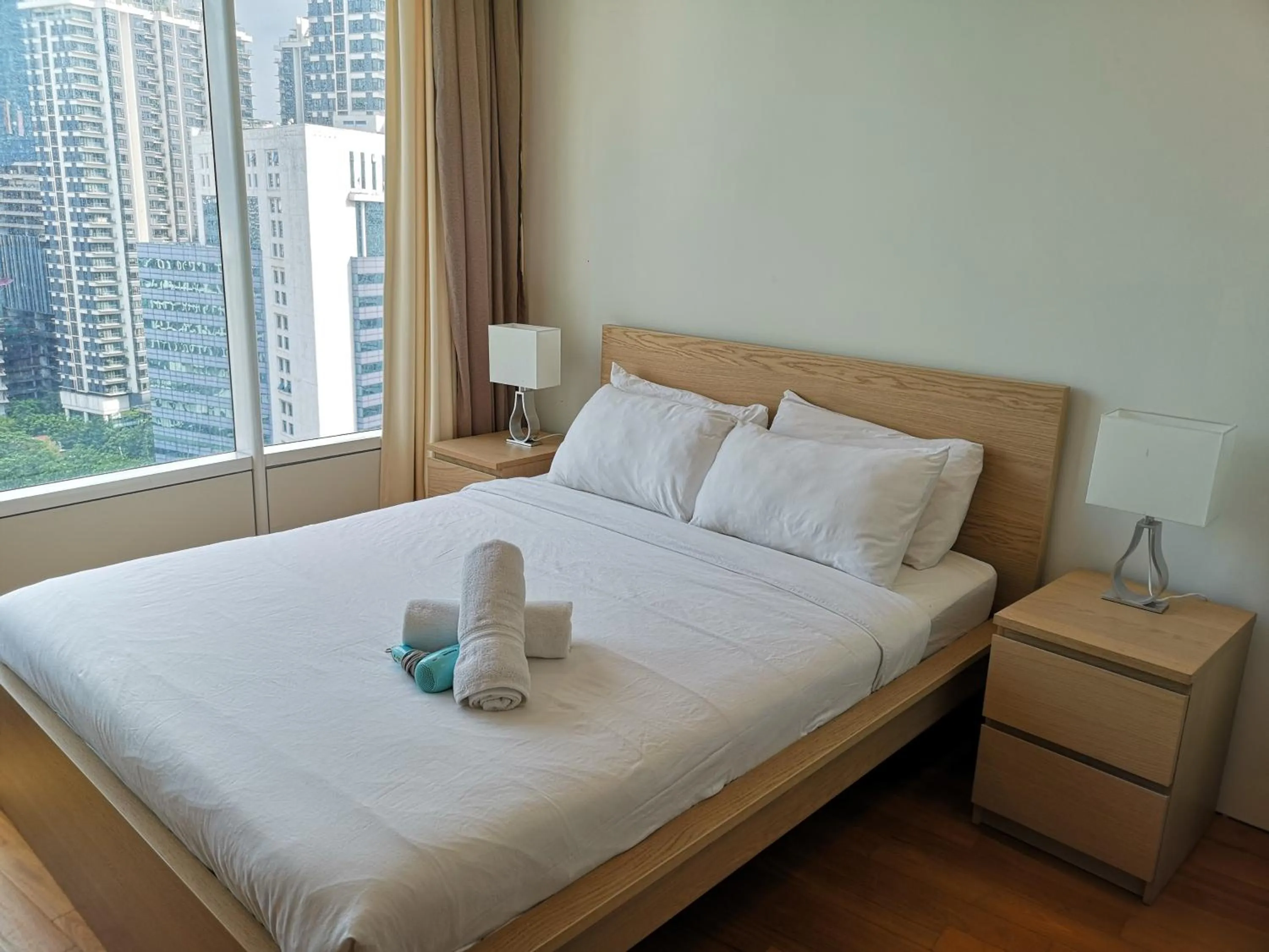 Bed in VORTEX SUITES KLCC by PNUT With NETFLIX