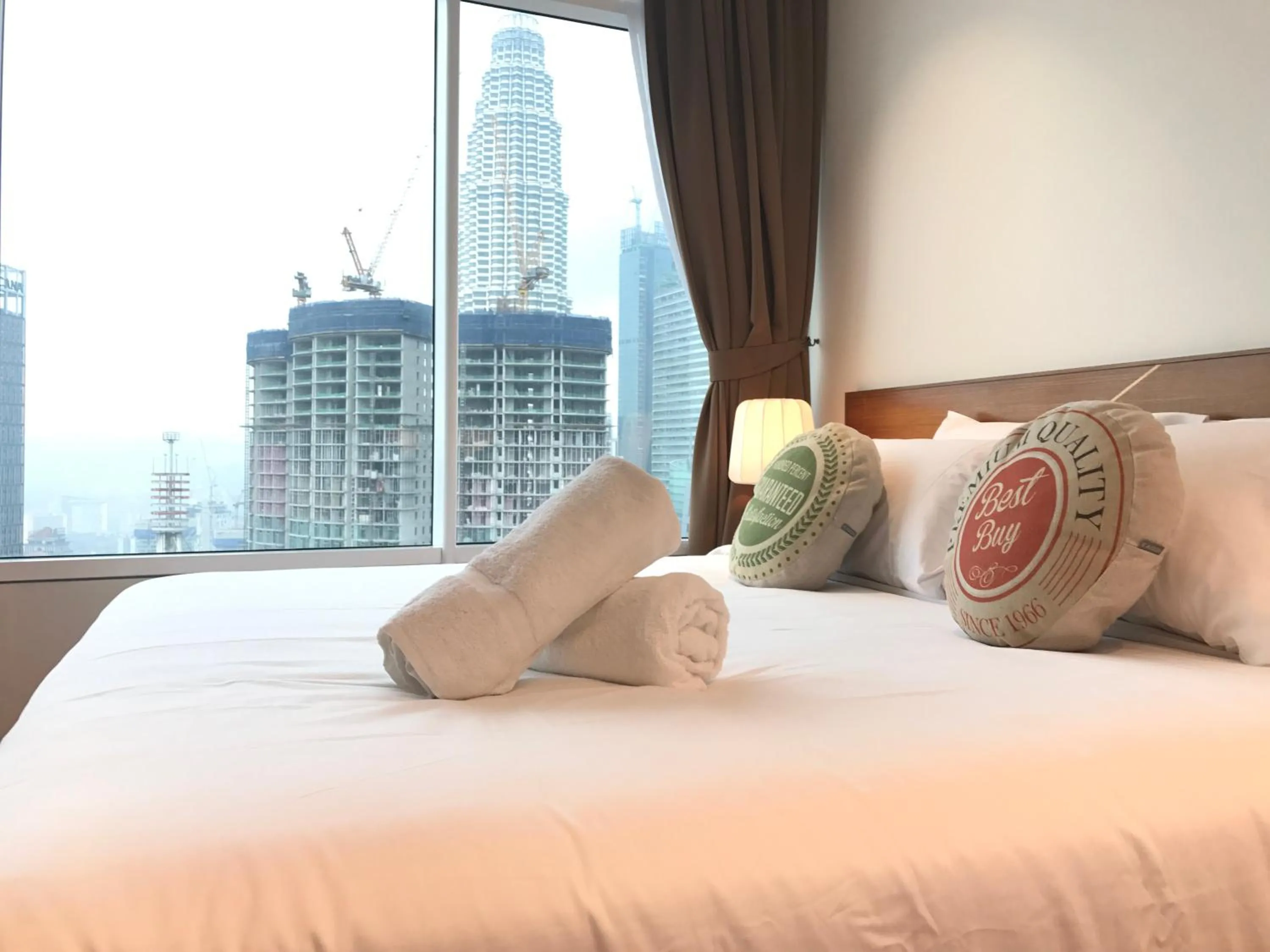Bed in VORTEX SUITES KLCC by PNUT With NETFLIX