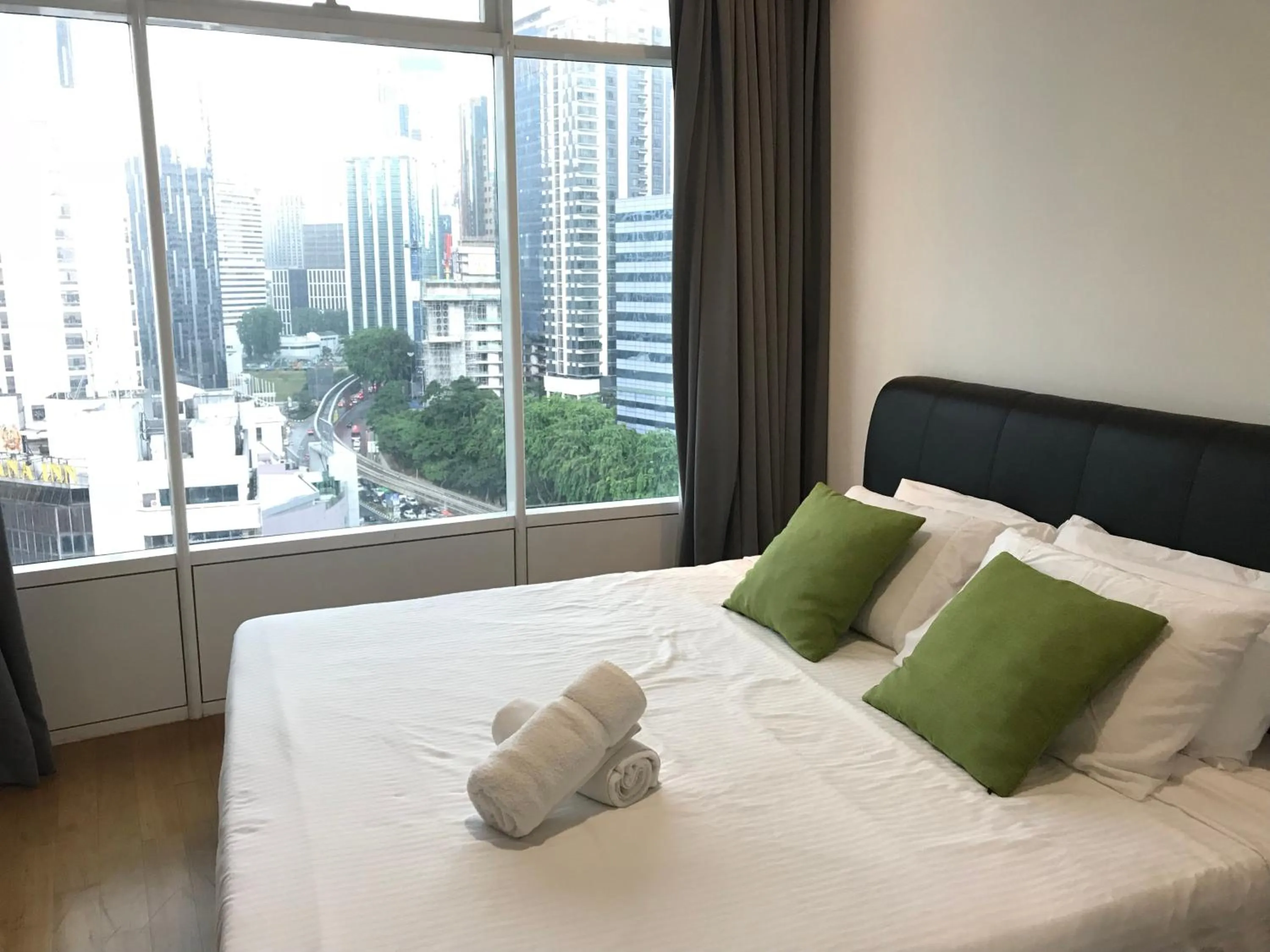 Bed in VORTEX SUITES KLCC by PNUT With NETFLIX