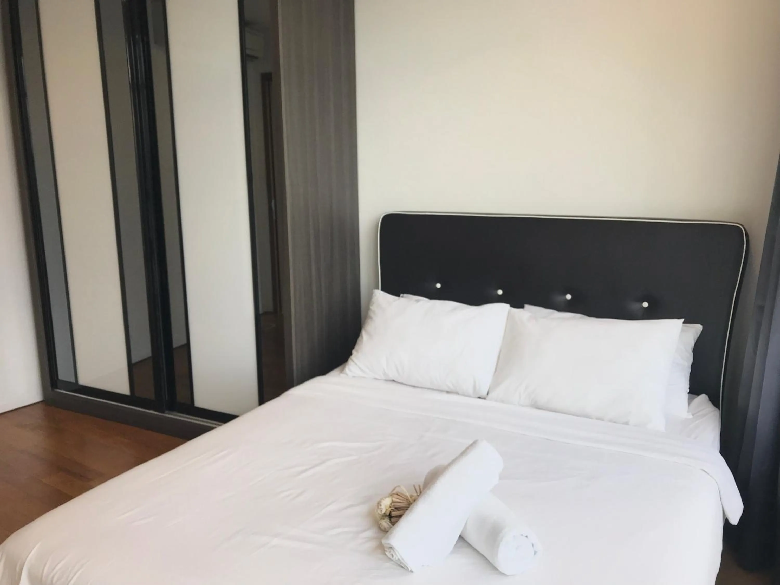 Bed in VORTEX SUITES KLCC by PNUT With NETFLIX