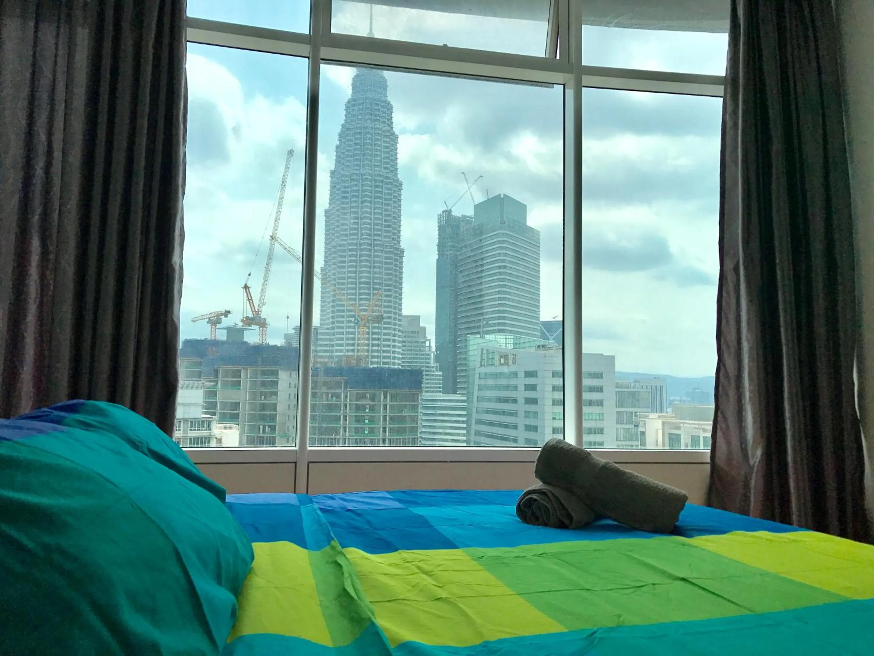 Bed in VORTEX SUITES KLCC by PNUT With NETFLIX