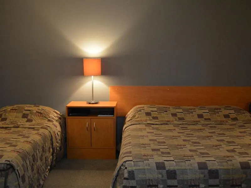 Decorative detail, Bed in Kiwi Studios Motel