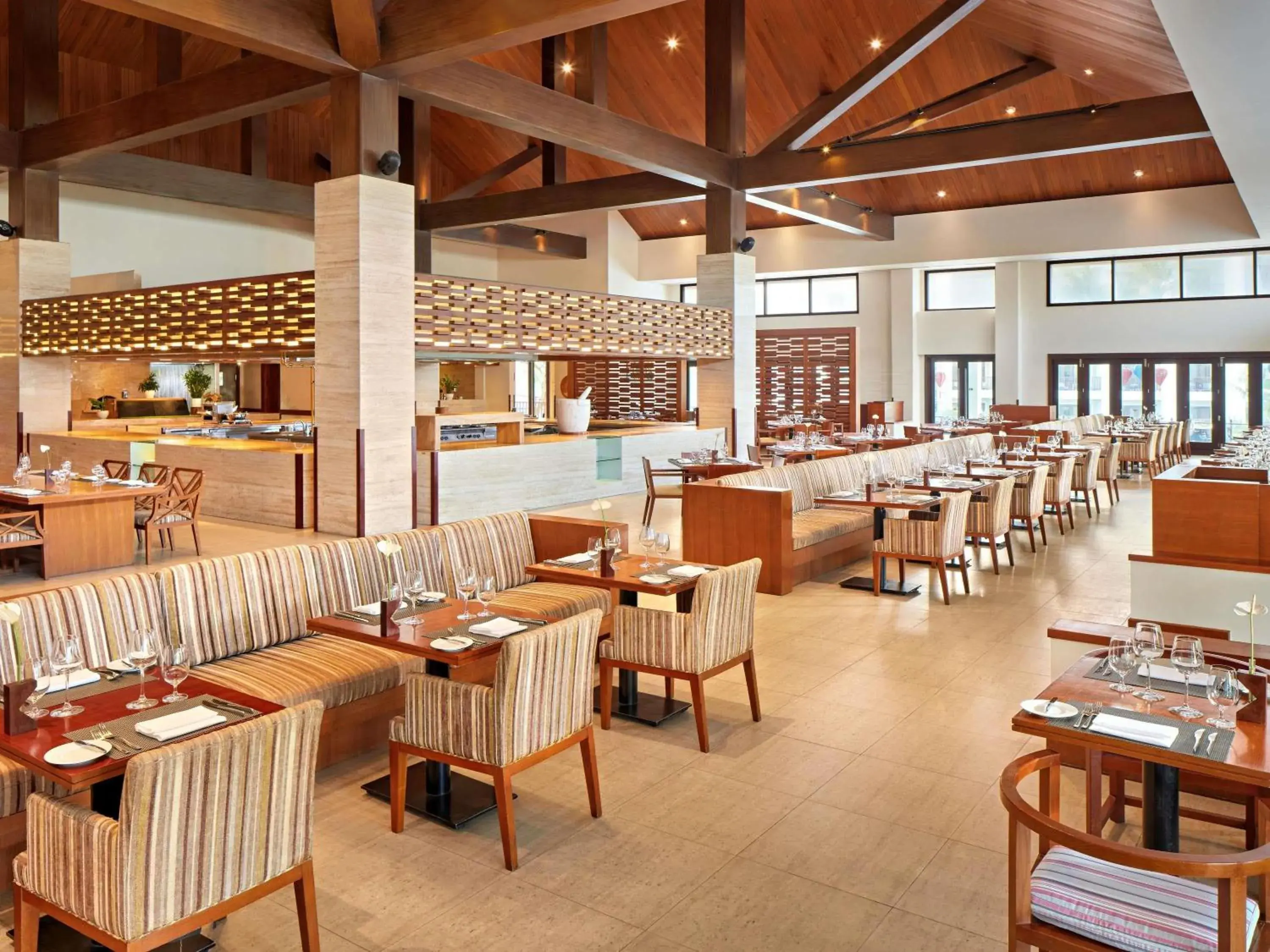 Restaurant/places to eat in Pullman Danang Beach Resort Restaurant/places to eat in Pullman Danang Beach Resort