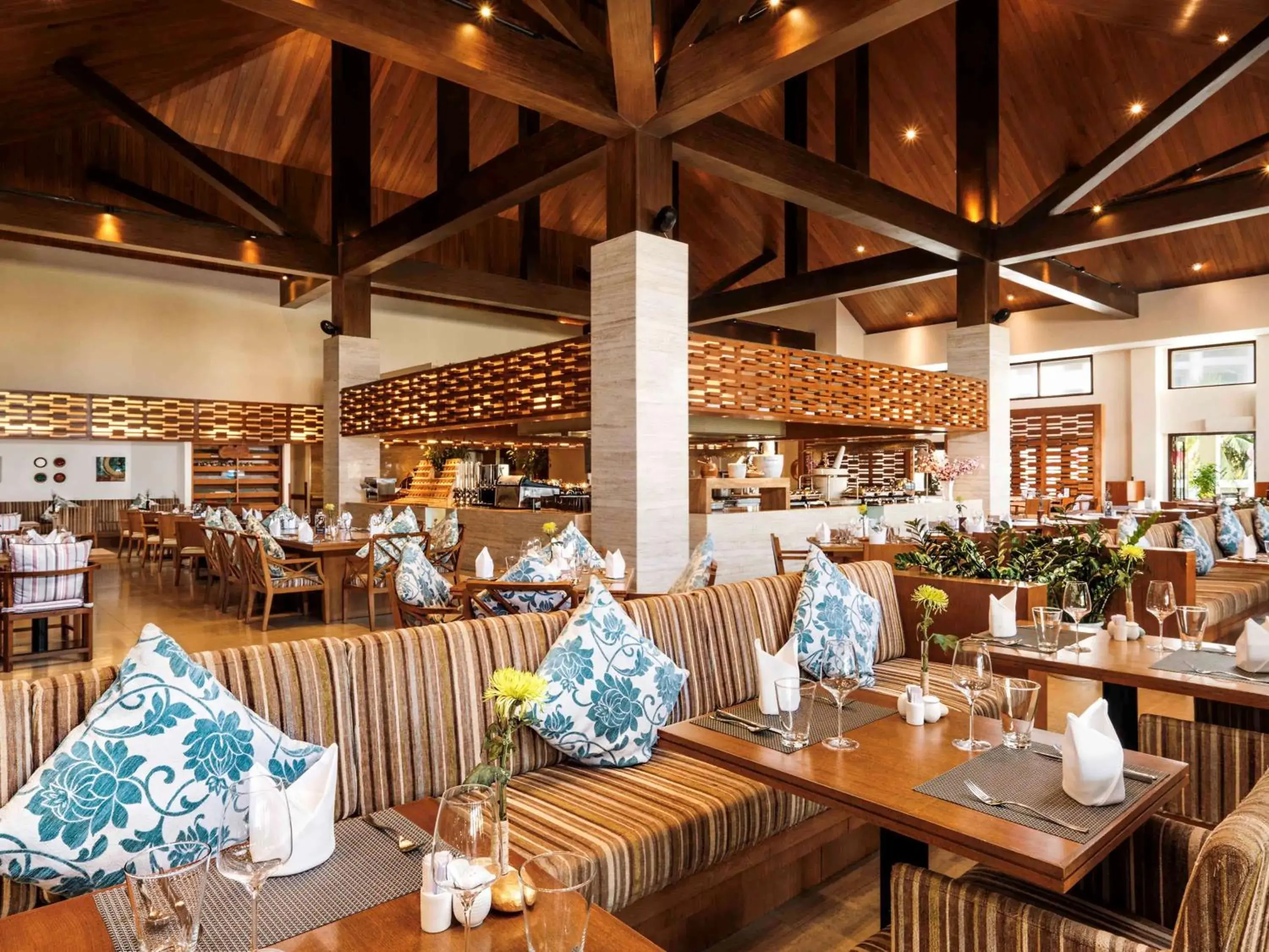 Restaurant/places to eat in Pullman Danang Beach Resort Restaurant/places to eat in Pullman Danang Beach Resort