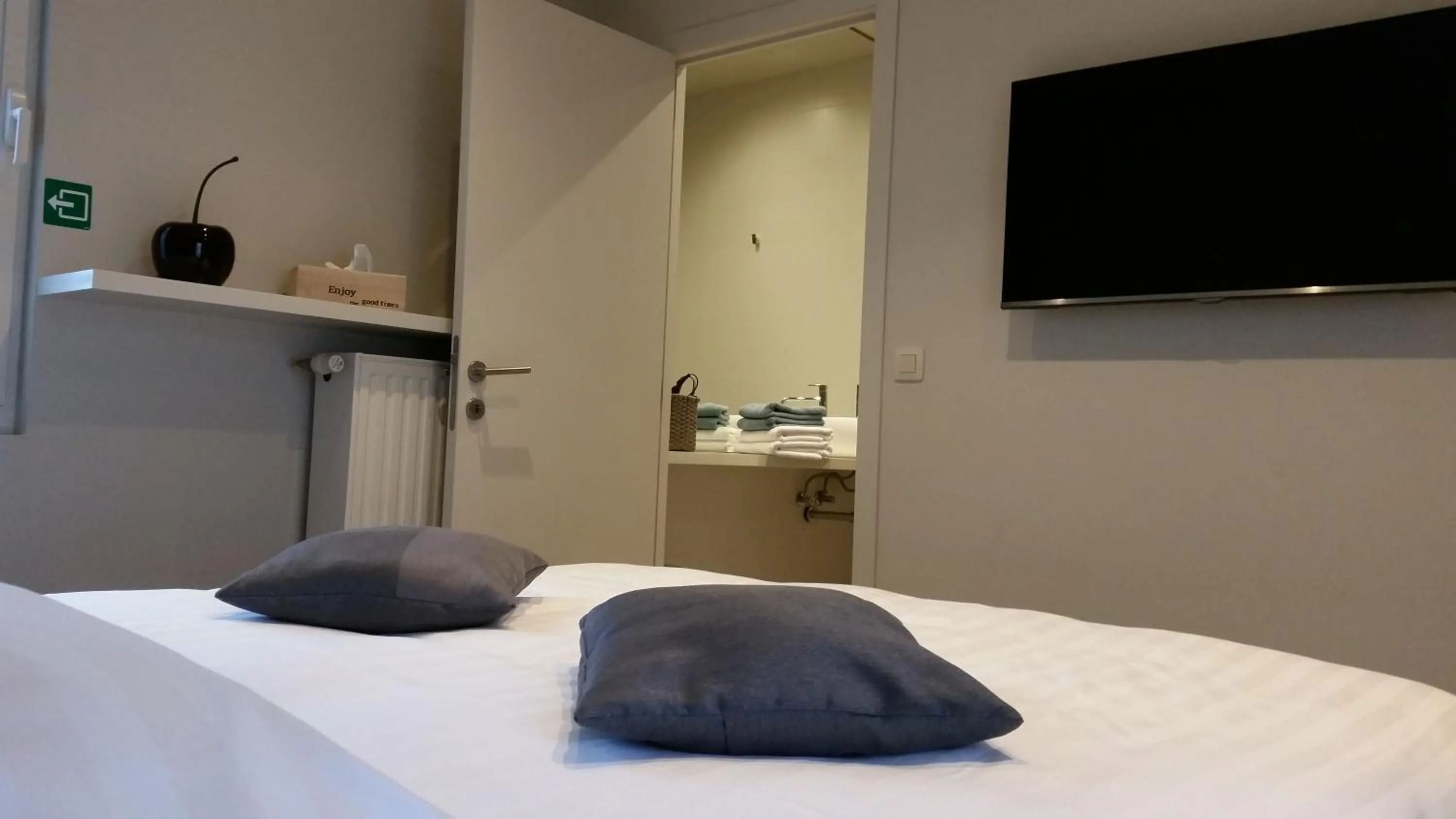 Photo of the whole room, Bed in B&B Charles Cabour