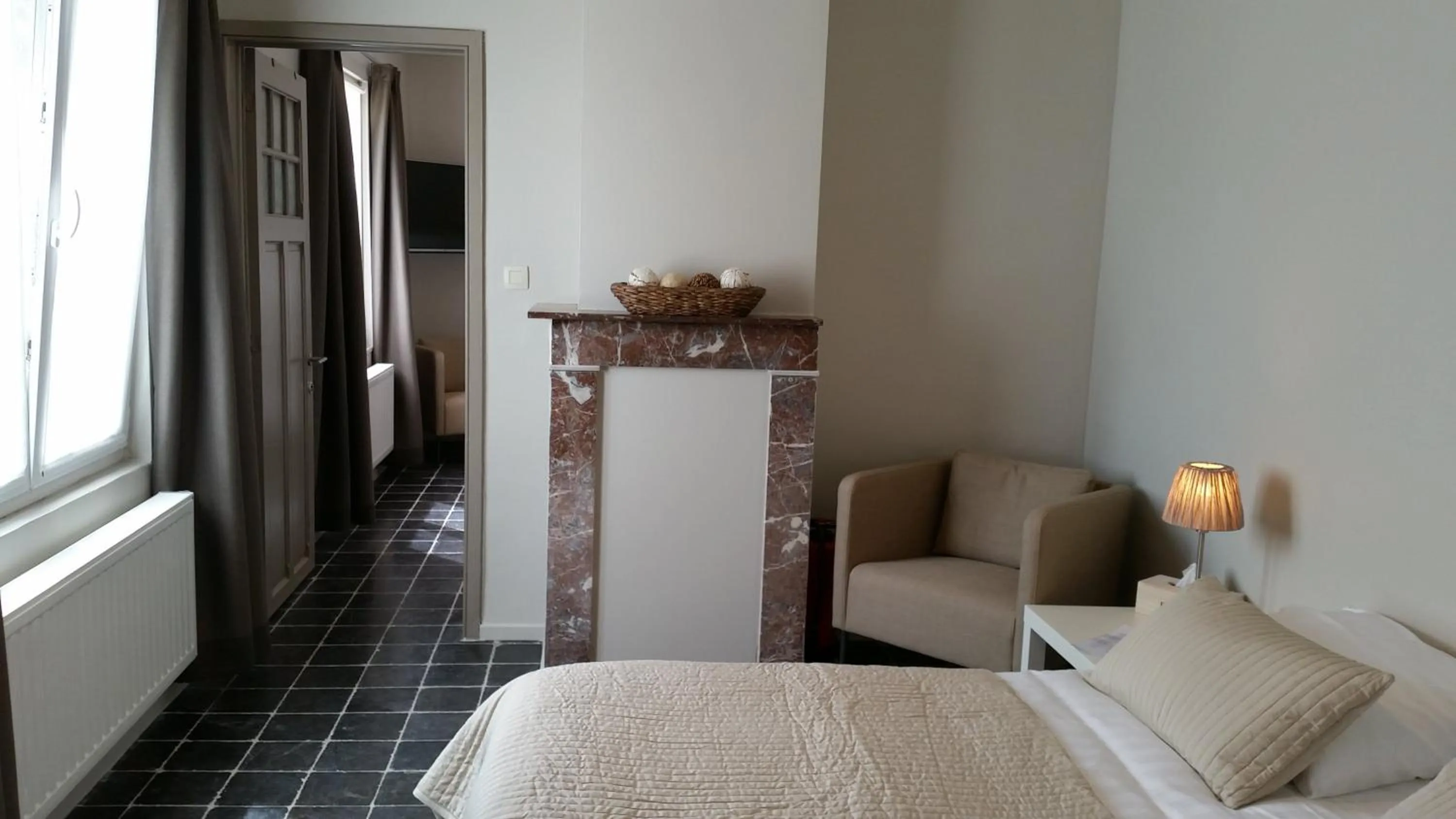 Decorative detail, Bed in B&B Charles Cabour