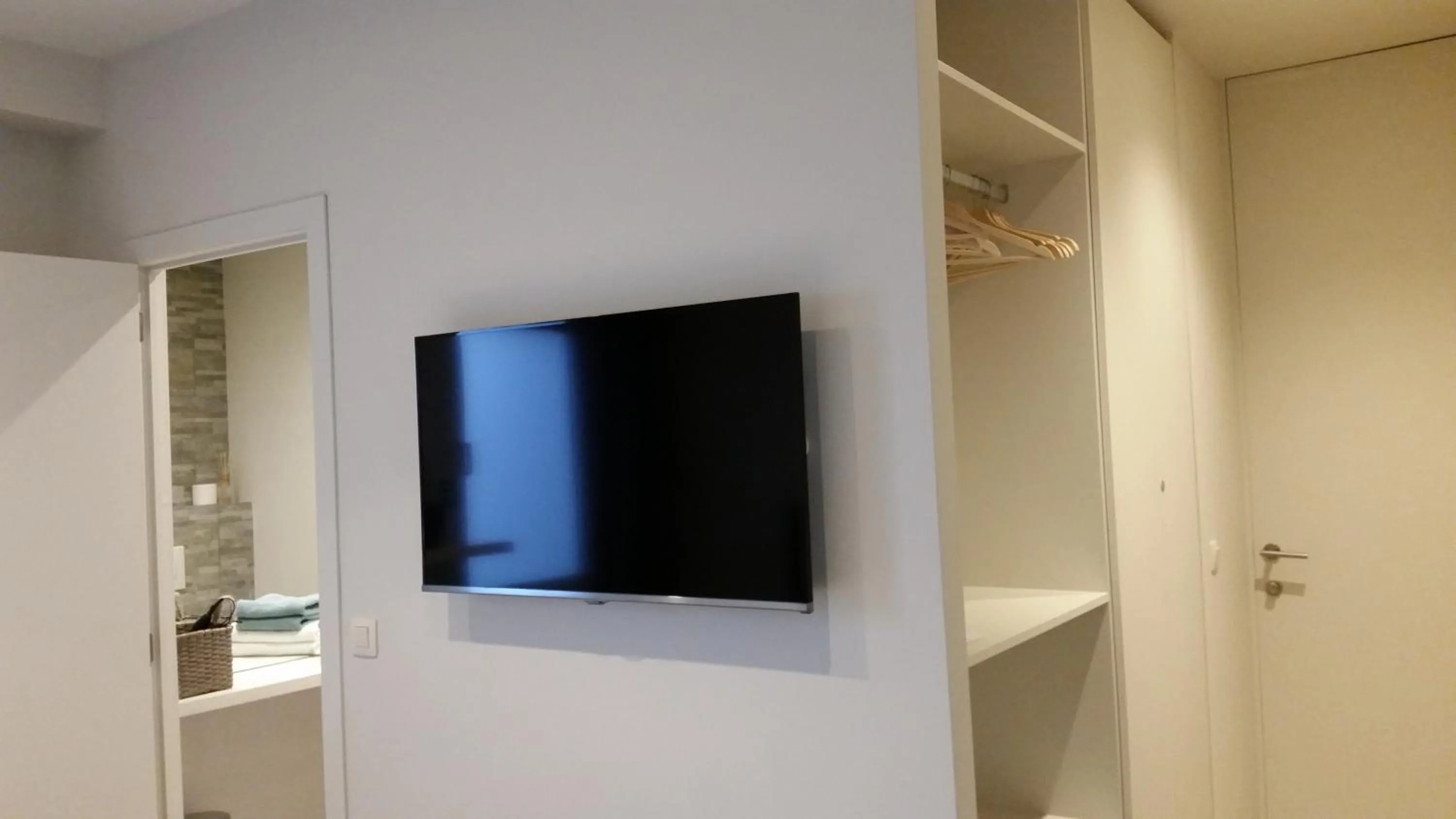 Photo of the whole room in B&B Charles Cabour