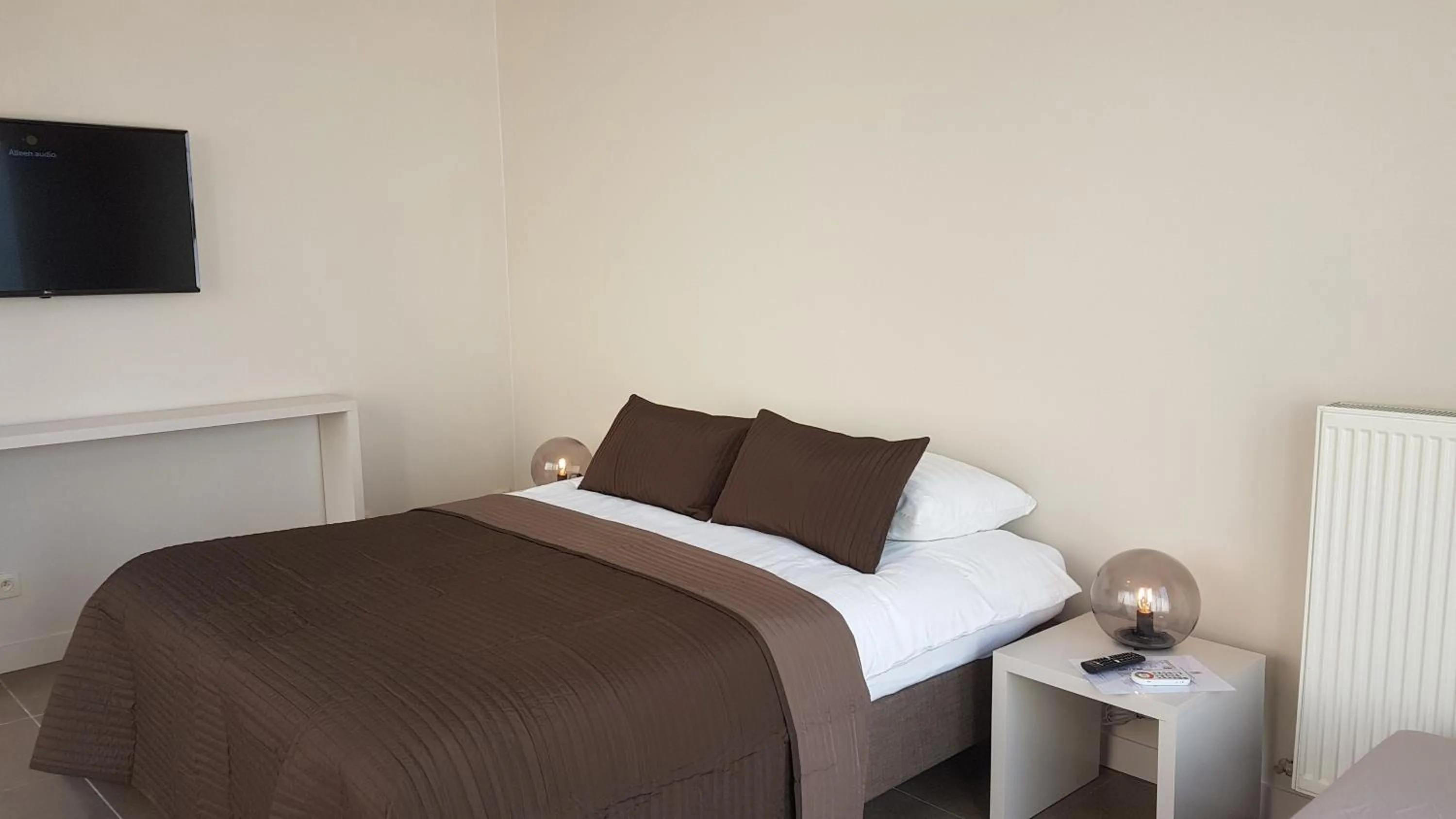 Bed in B&B Charles Cabour