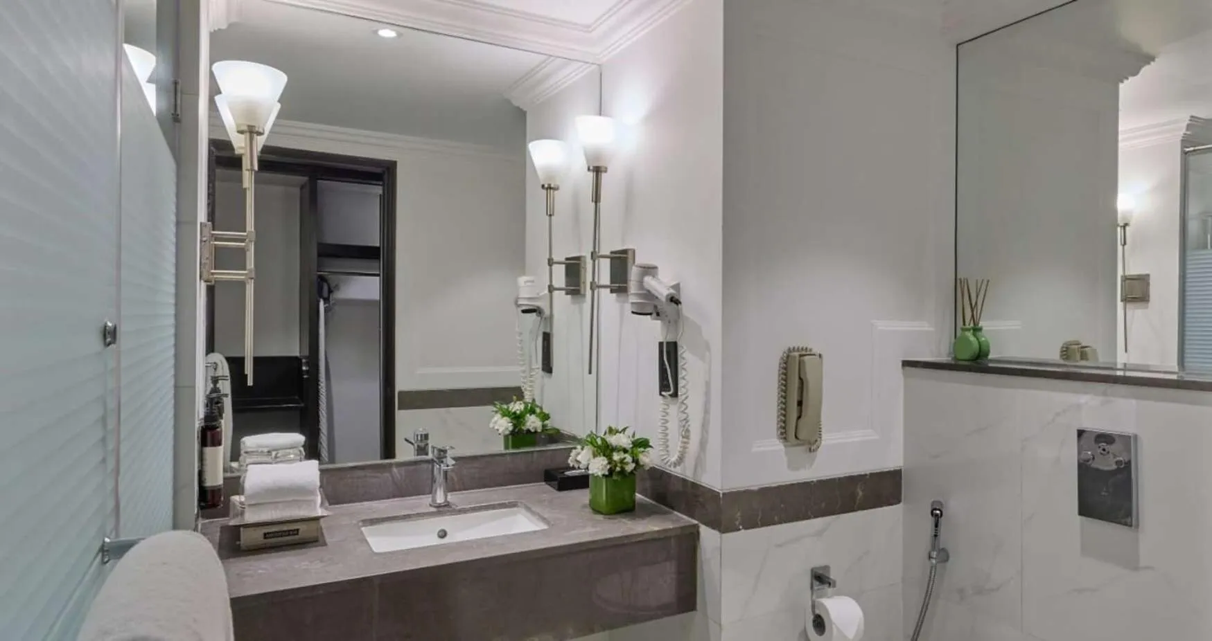 Bathroom in Hotel Royal Orchid Bangalore