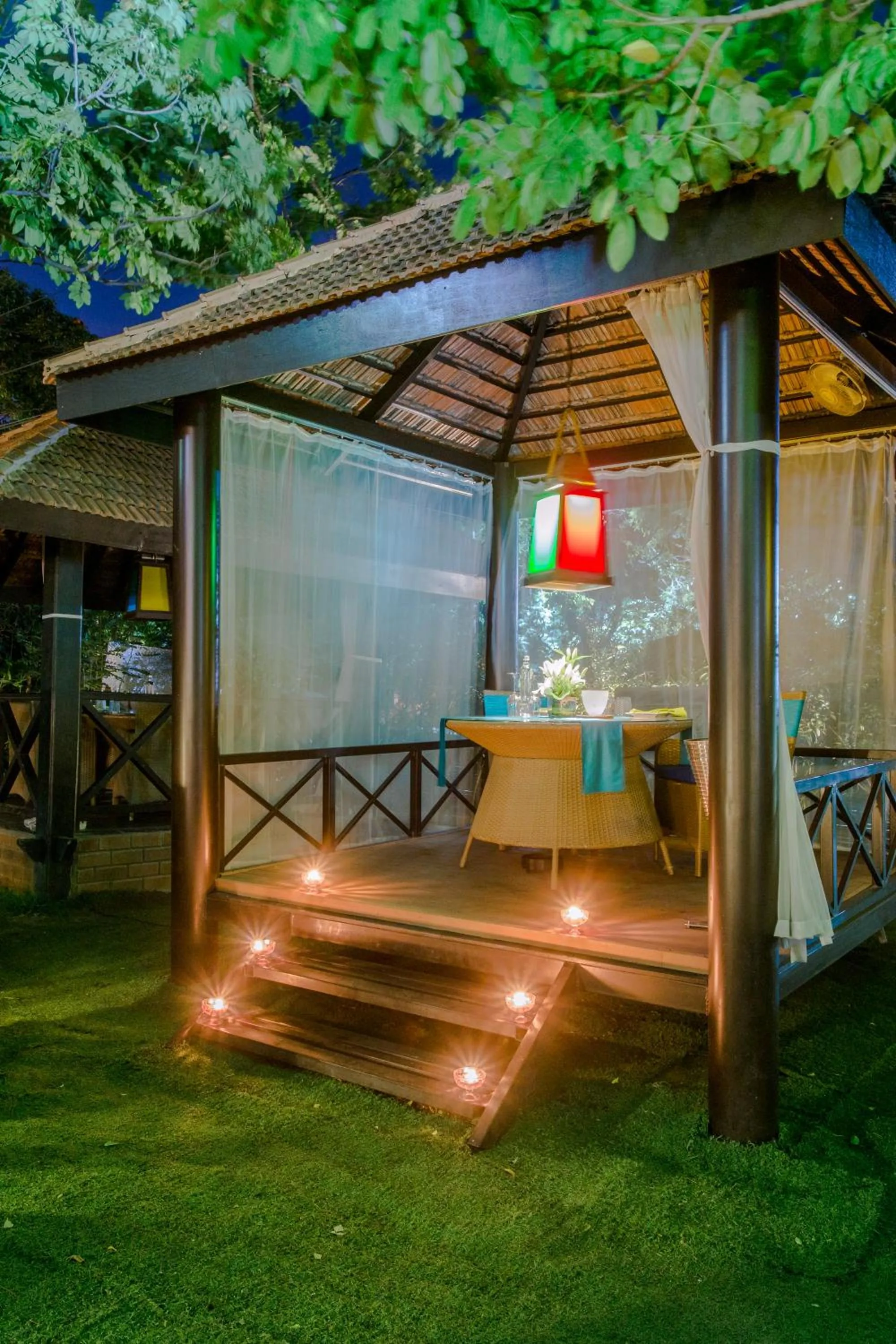 Restaurant/places to eat in Hotel Royal Orchid Bangalore