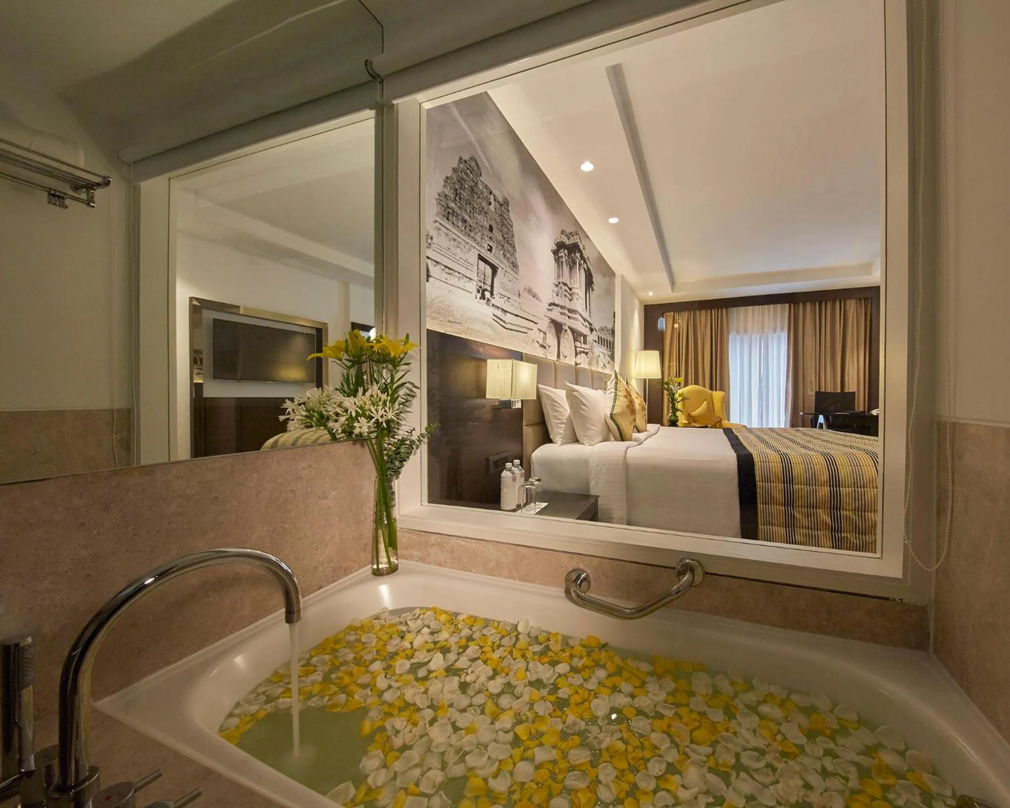Bath, Bed in Hotel Royal Orchid Bangalore