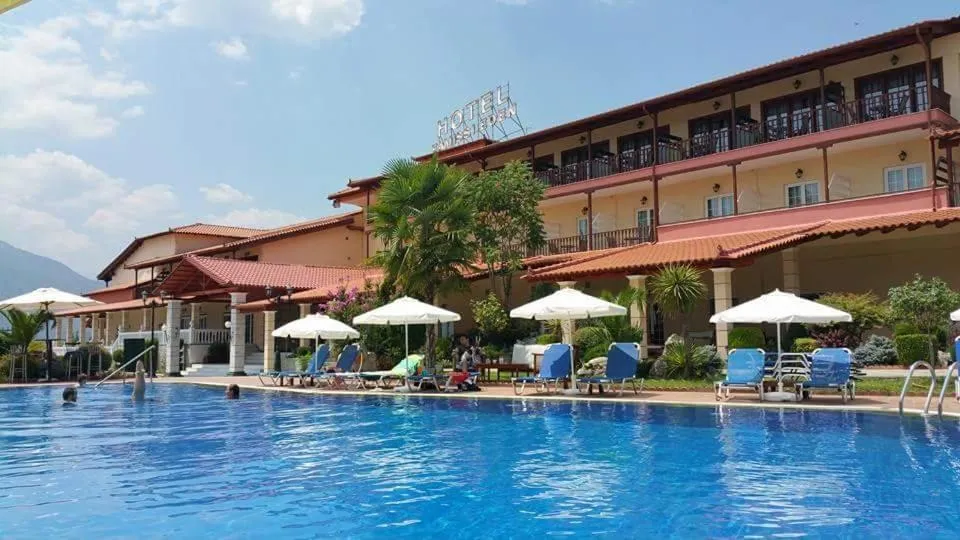 Swimming pool in Famissi Eden Hotel
