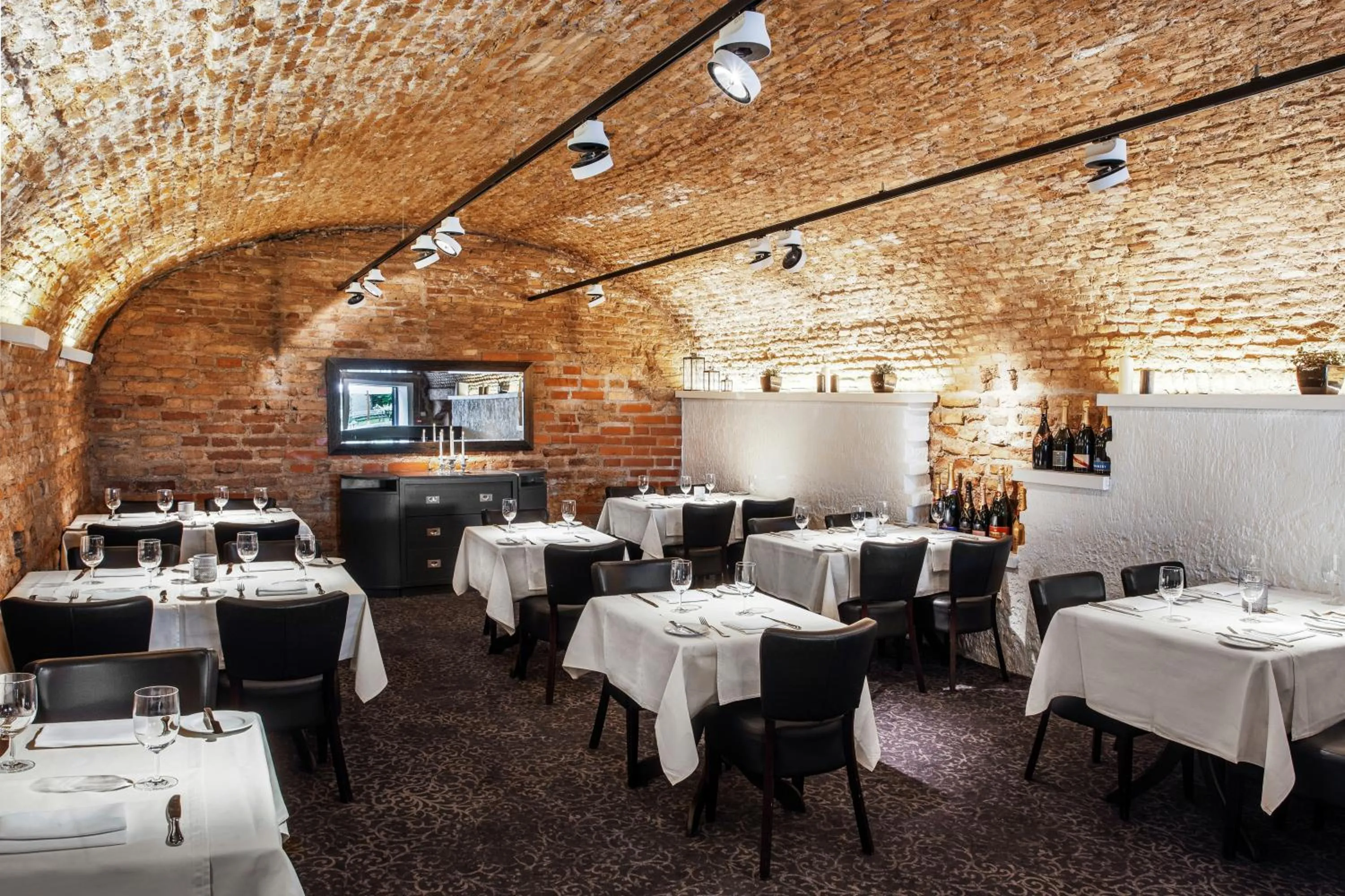 Restaurant/places to eat in Mabre Residence