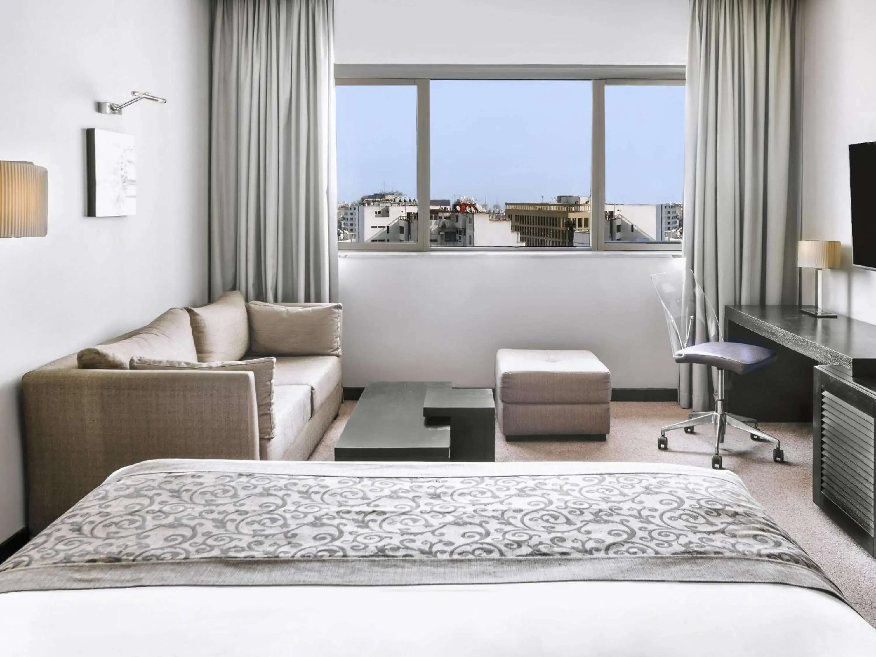 Deluxe Queen Room in Mövenpick Hotel Casablanca Deluxe Queen Room in Mövenpick Hotel Casablanca