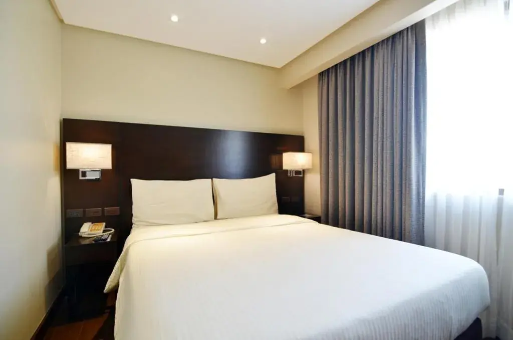 Bed in Pearl Garden Hotel Bed in Pearl Garden Hotel