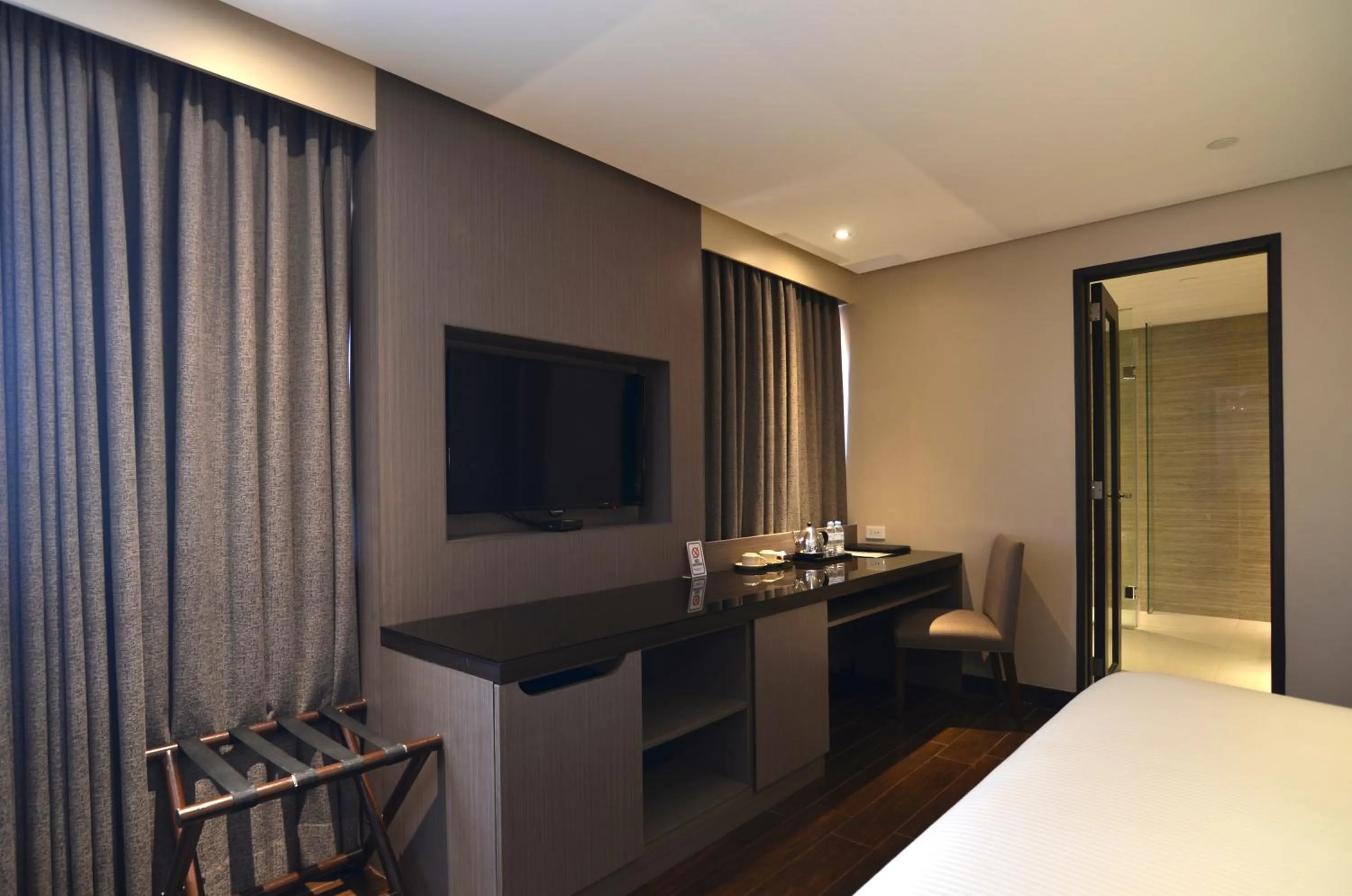 Bed in Pearl Garden Hotel