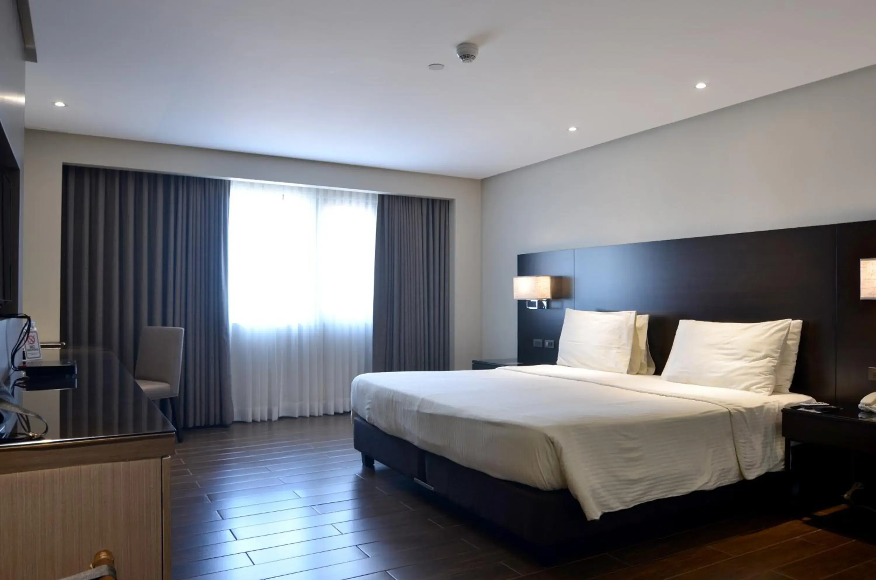 Bed in Pearl Garden Hotel Bed in Pearl Garden Hotel