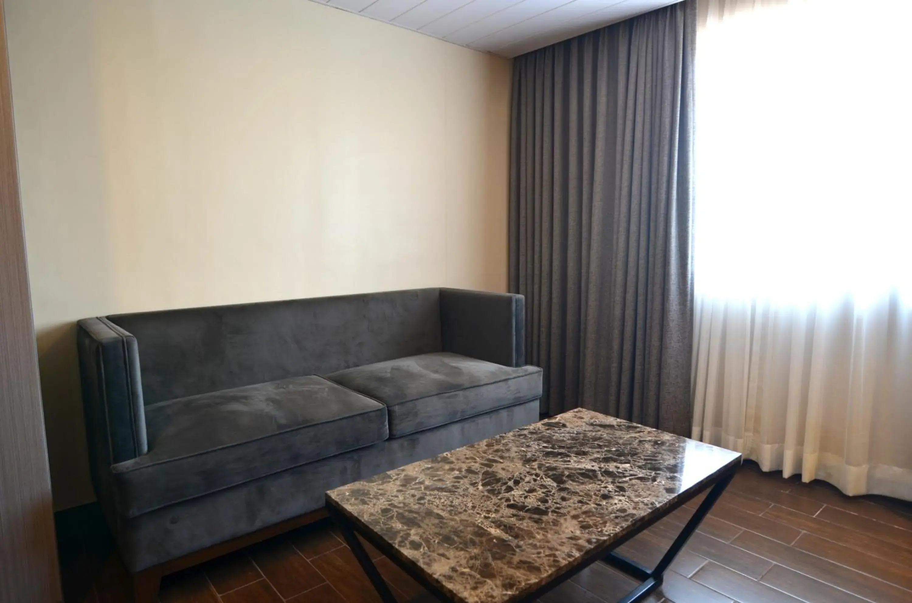 Seating area in Pearl Garden Hotel Seating area in Pearl Garden Hotel