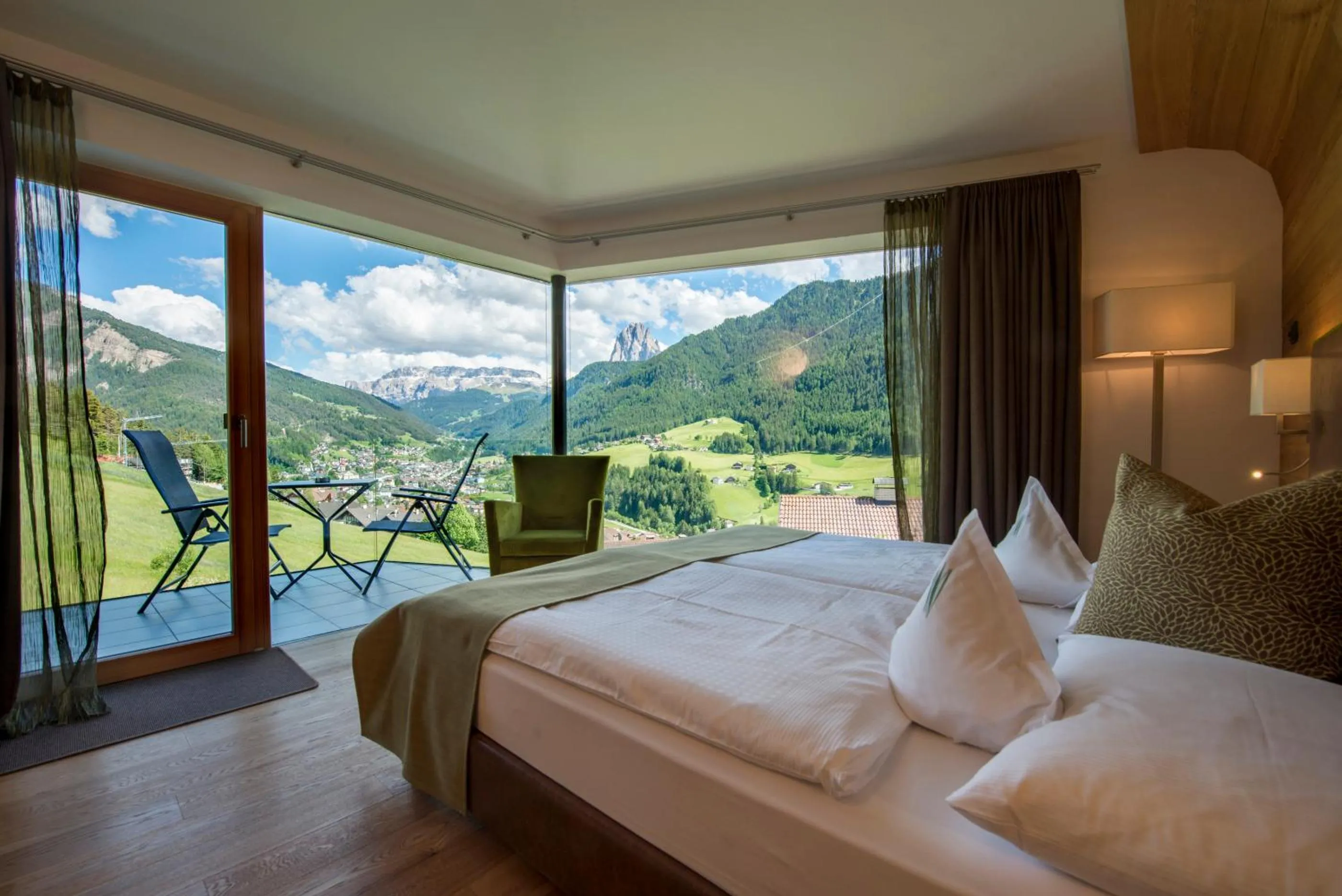 Mountain view, Bed in Hotel Grien
