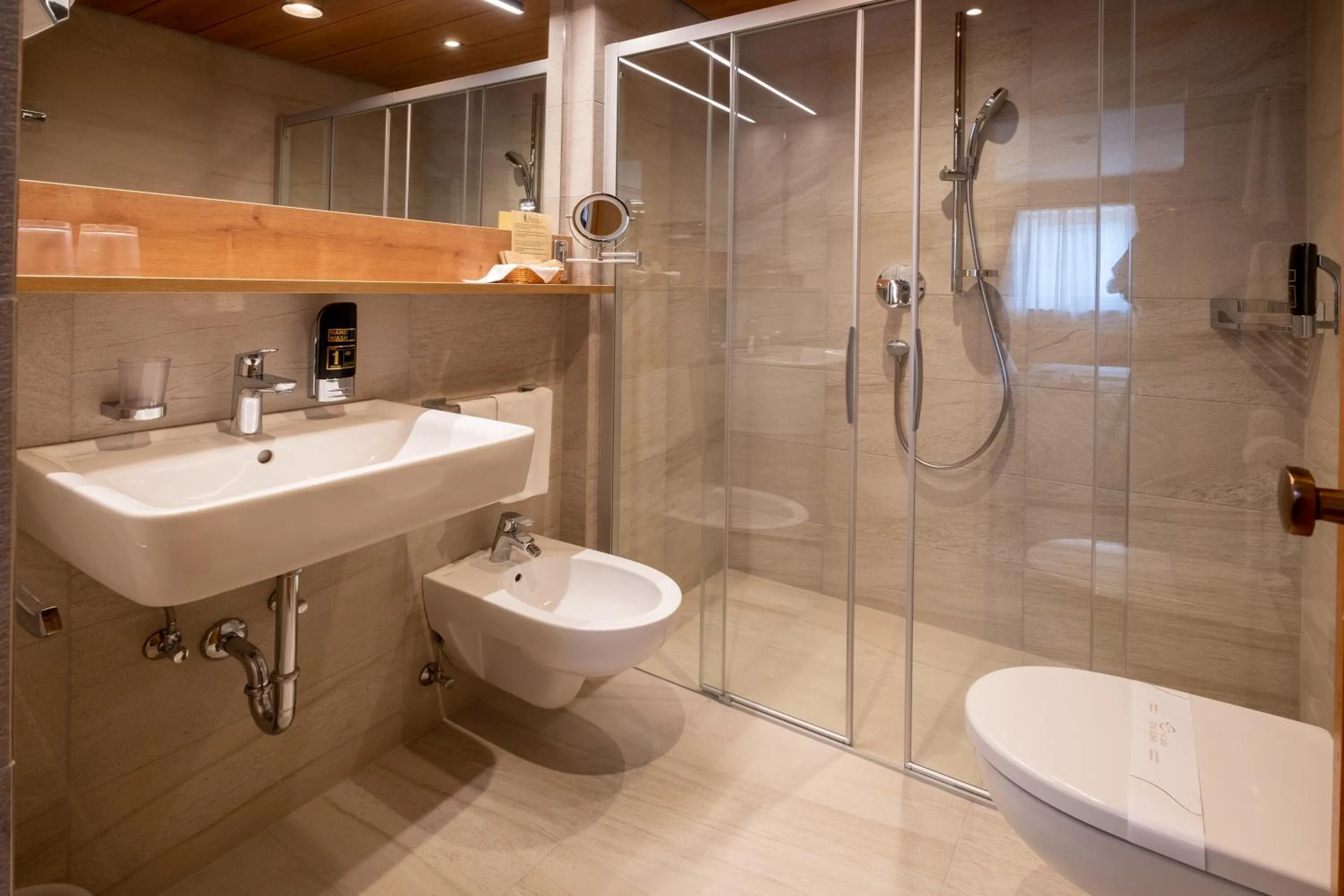 Shower in Hotel Grien