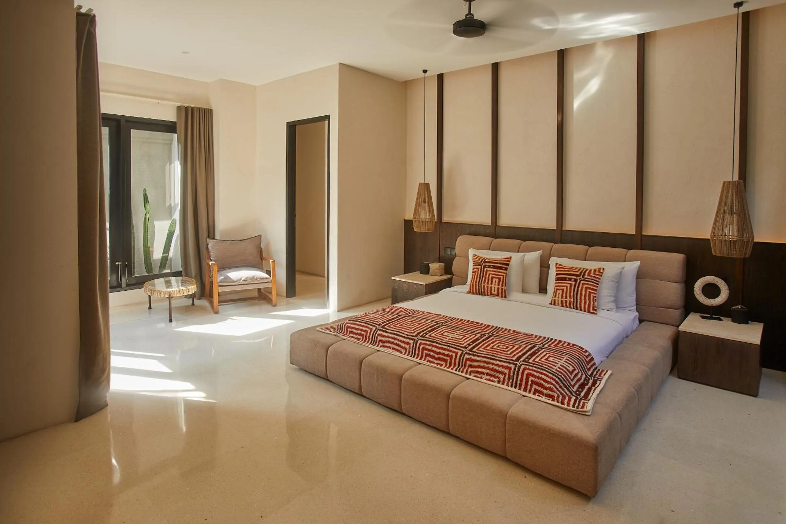 Photo of the whole room, Bed in Ahimsa Beach