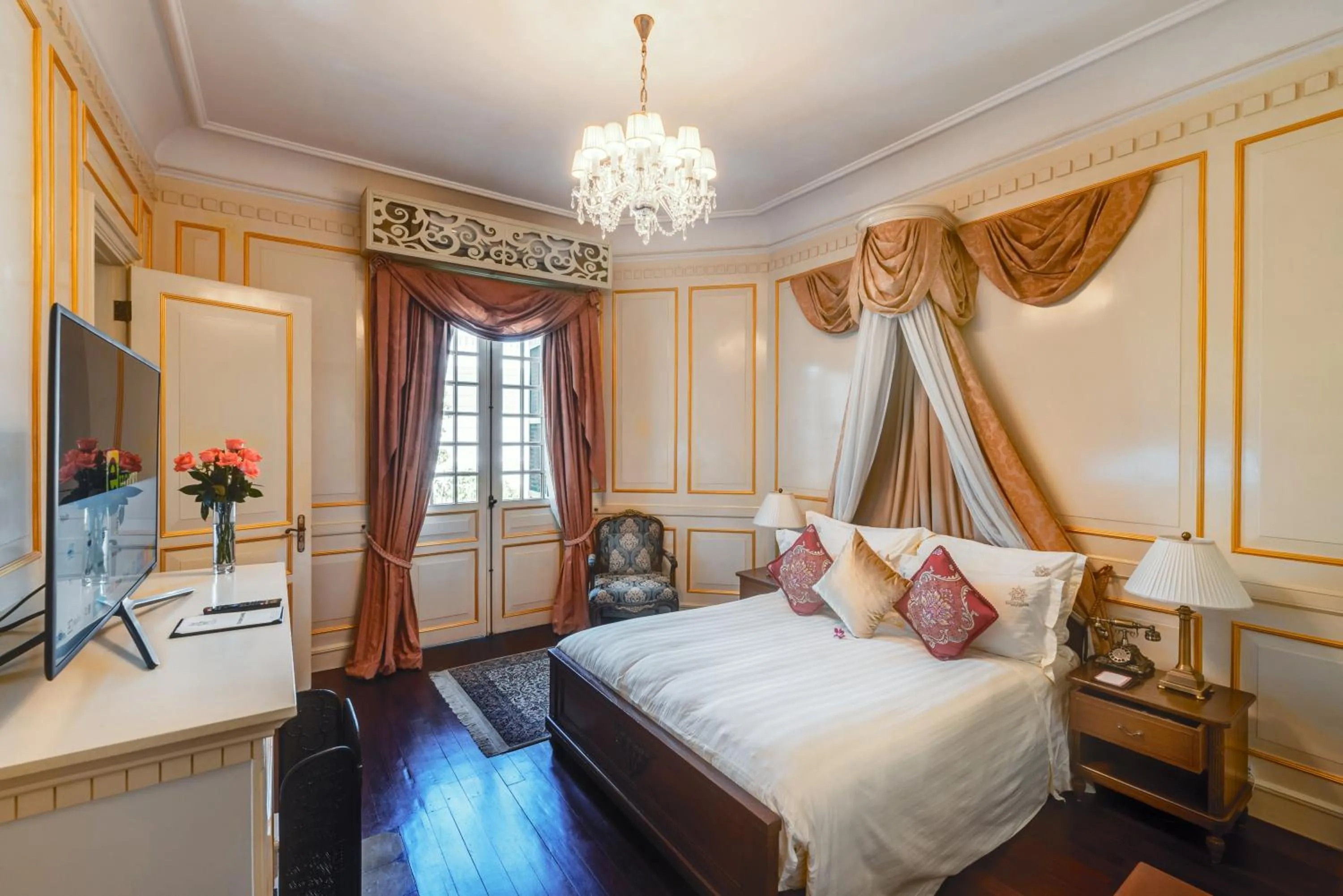 Bed in Dalat Palace Heritage Hotel