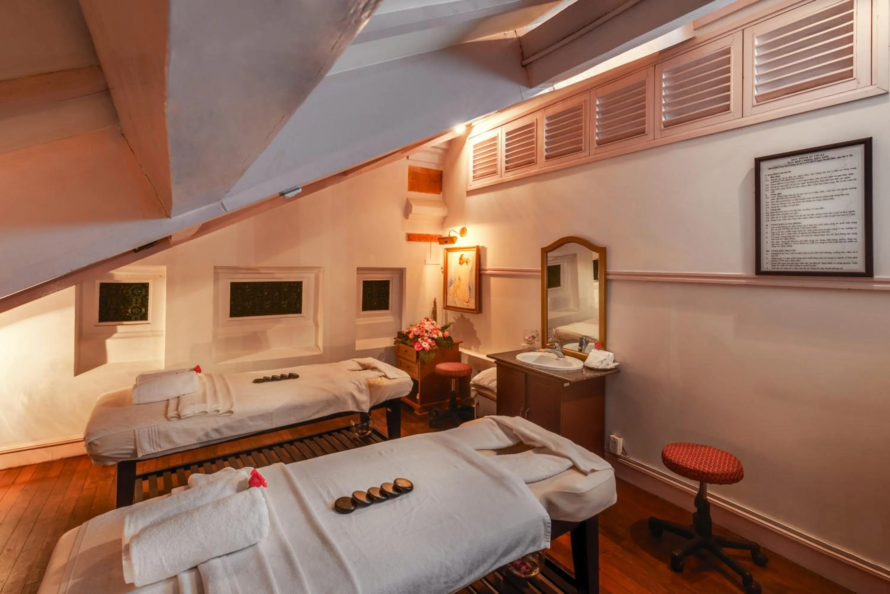 Spa and wellness centre/facilities, Bed in Dalat Palace Heritage Hotel