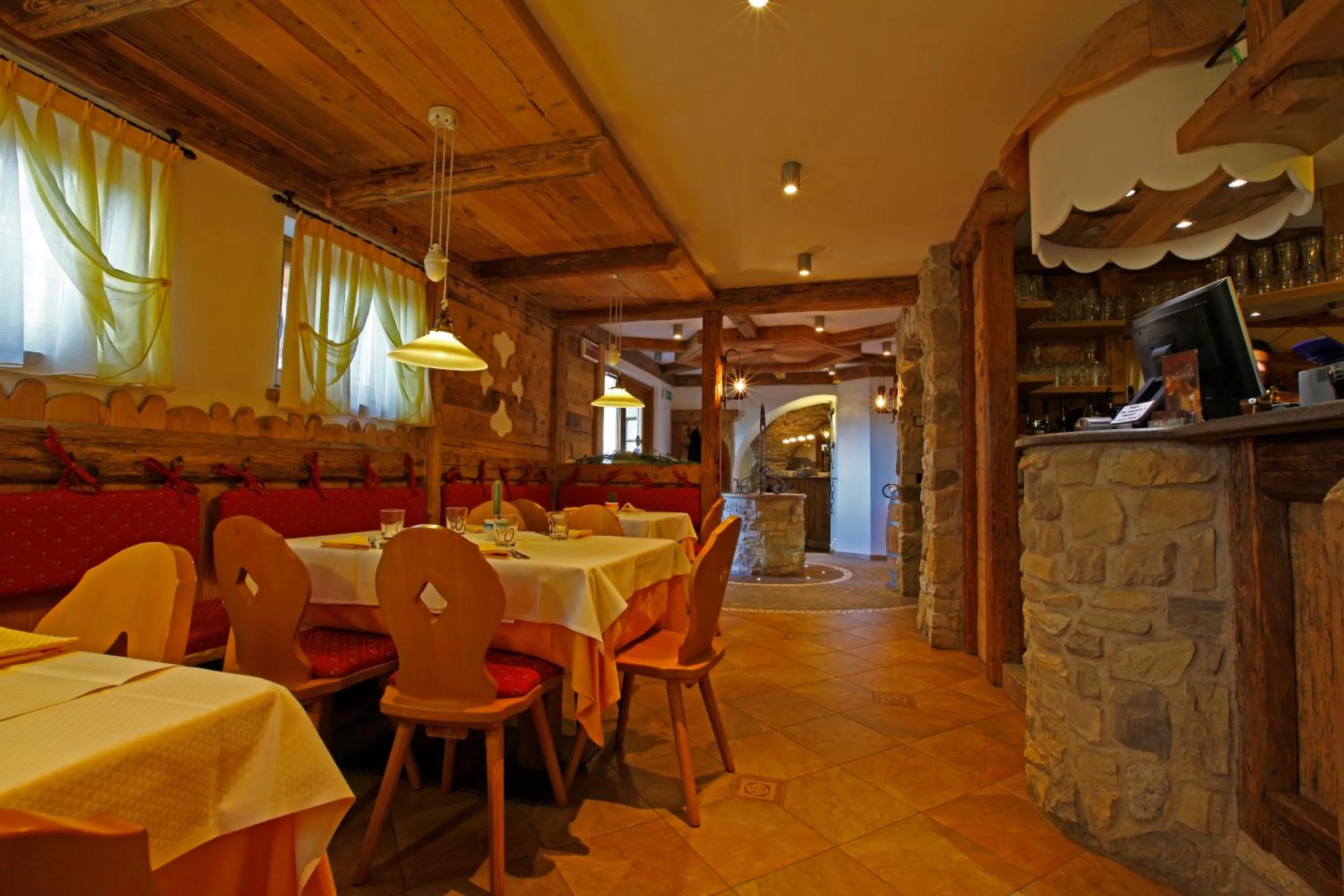 Restaurant/places to eat in Hotel Il Maniero