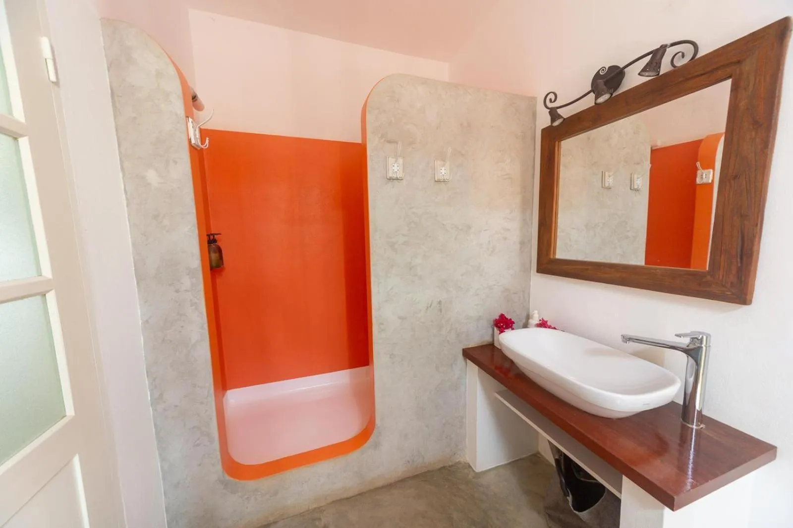 Shower in Nos Kasa