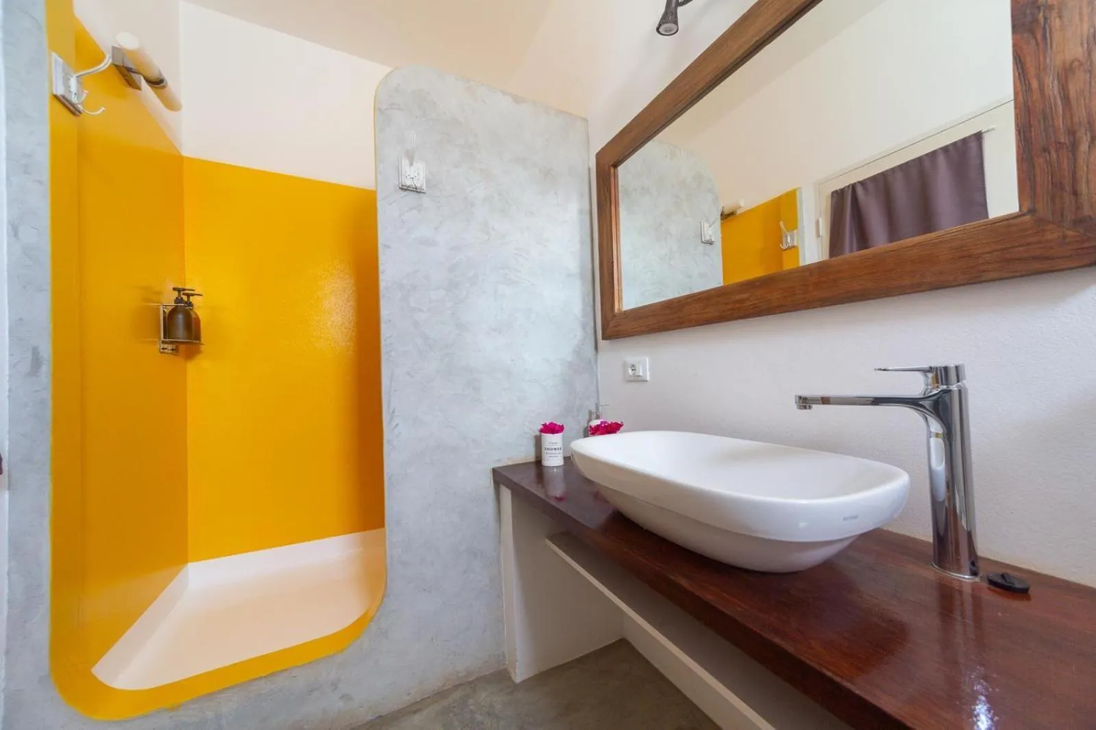 Shower in Nos Kasa