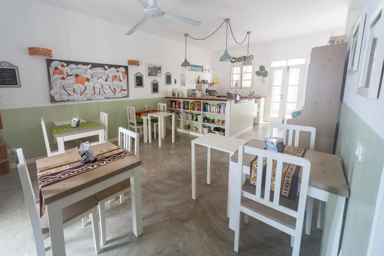 Restaurant/places to eat in Nos Kasa