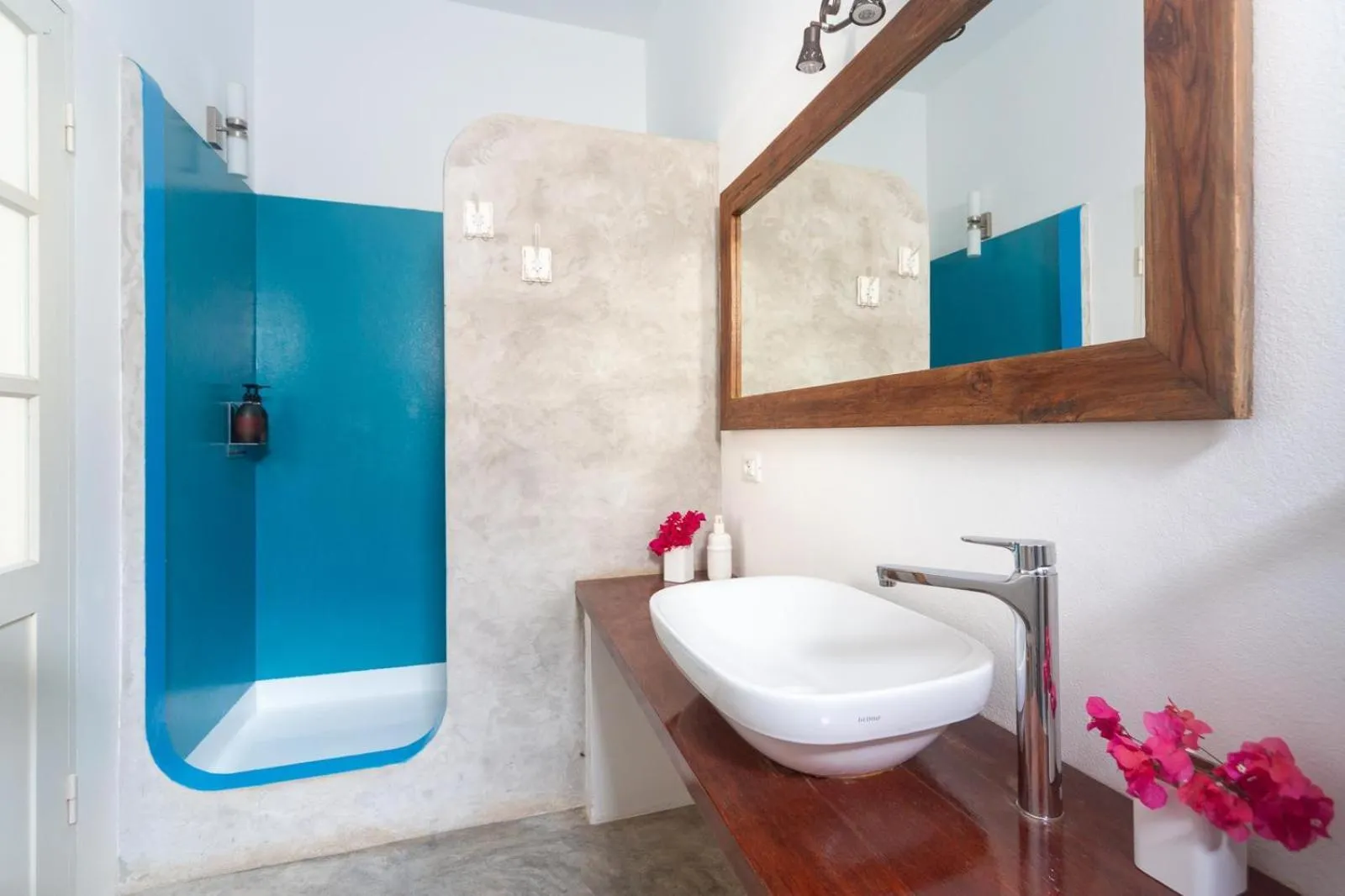 Shower in Nos Kasa