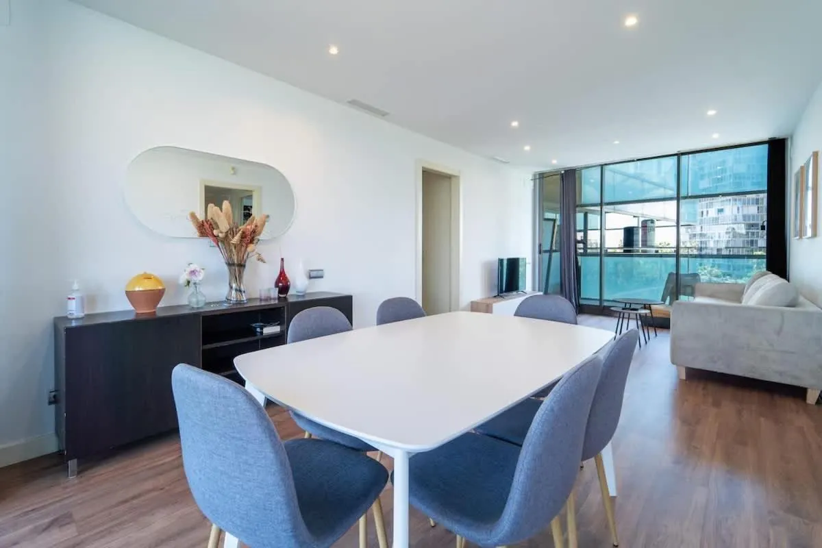 Unique Rentals-Seafront Luxe Suites