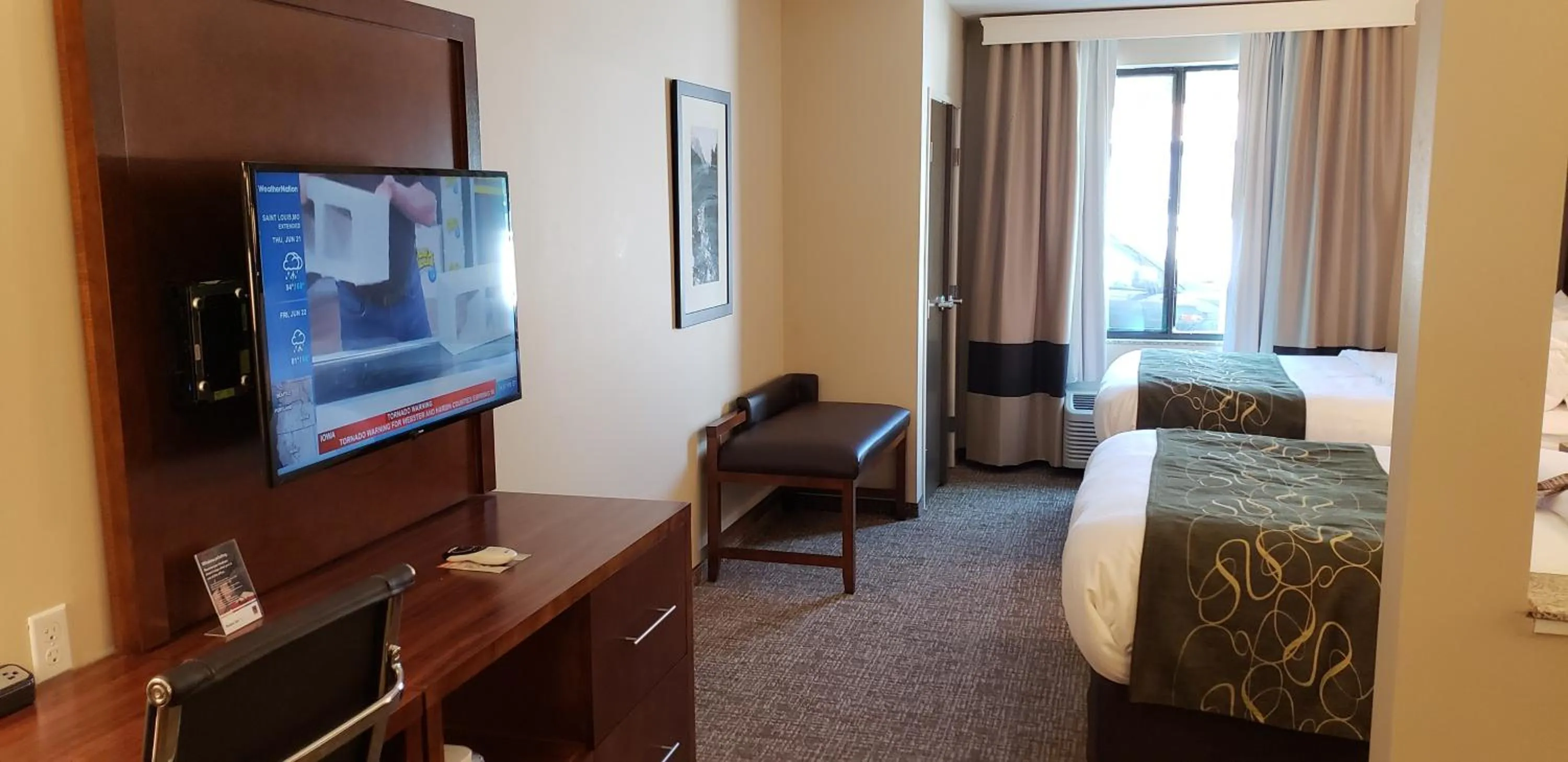 TV and multimedia, Bed in Comfort Suites Denver near Anschutz Medical Campus